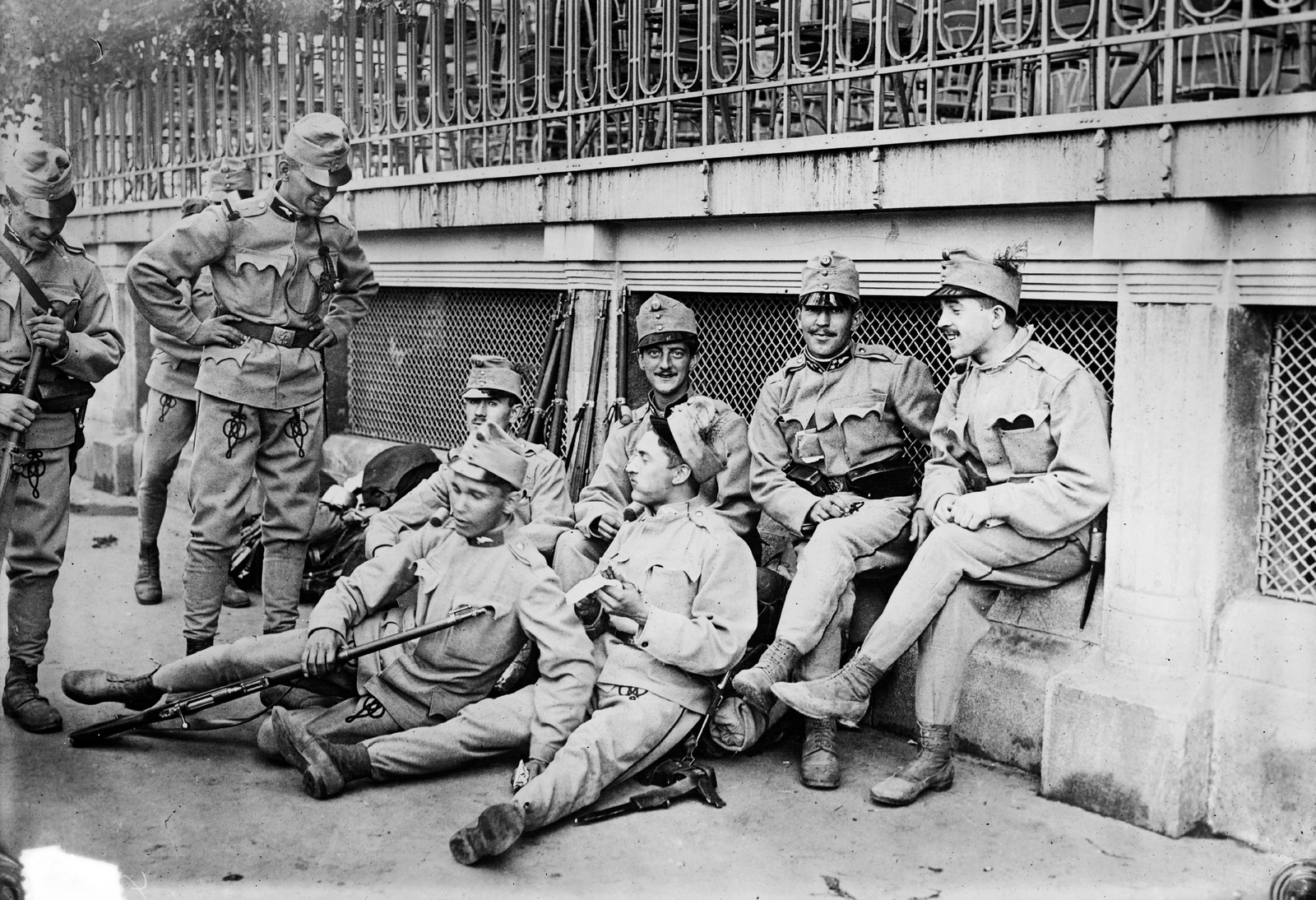 Hungary, Budapest, 1917, Library of Congress, First World War, uniform, tableau, men, relaxation, weapon, gun, Fortepan #32061