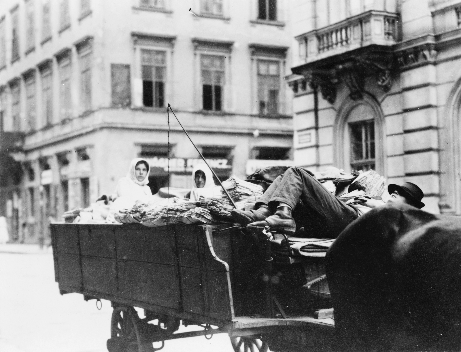 1930, Library of Congress, sign-board, women, Horse-drawn carriage, man, whip, Fortepan #32068