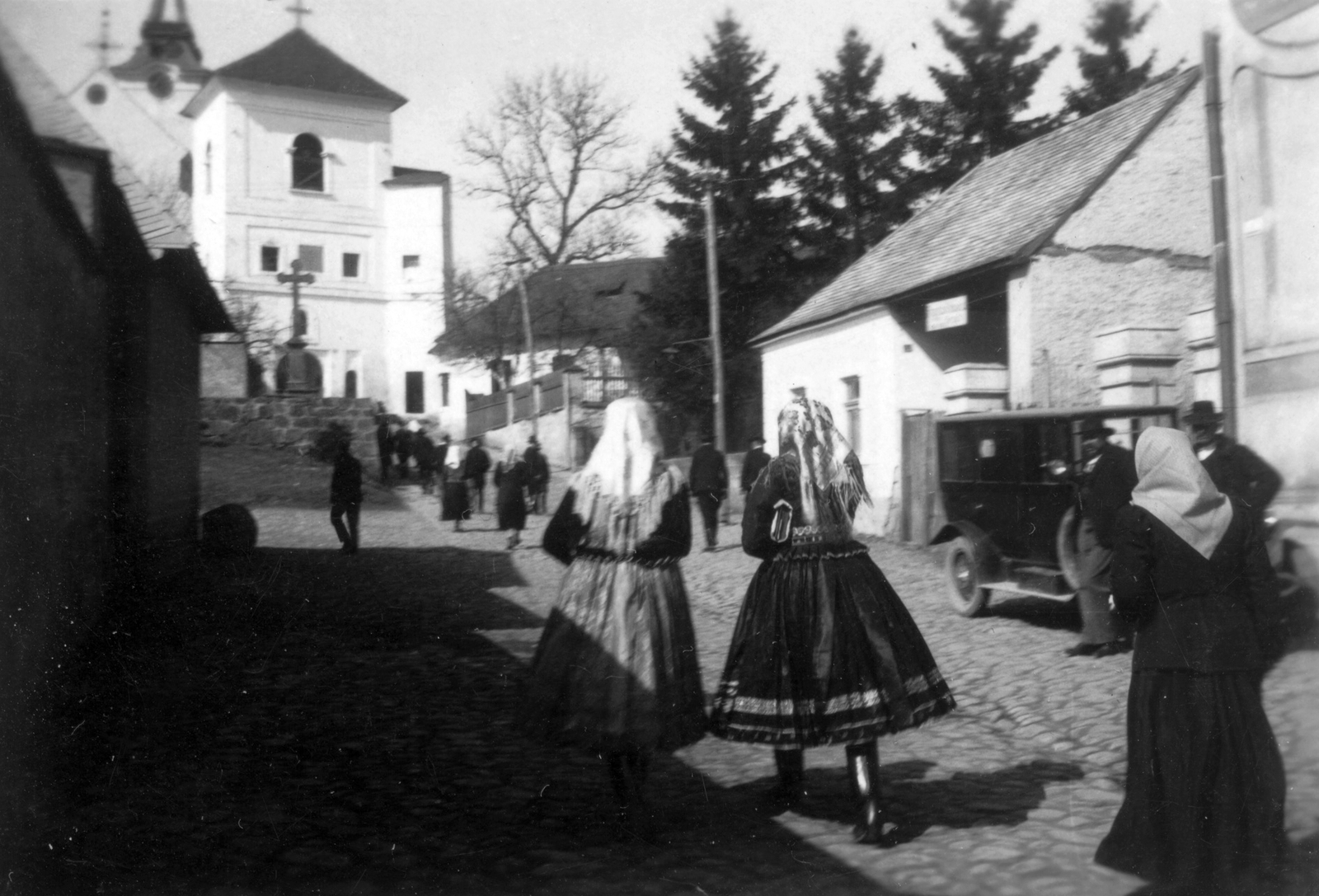 Slovakia, Krupina, Vártemplom., 1930, GGAABBOO, Czechoslovakia, church, folk costume, Fortepan #32130