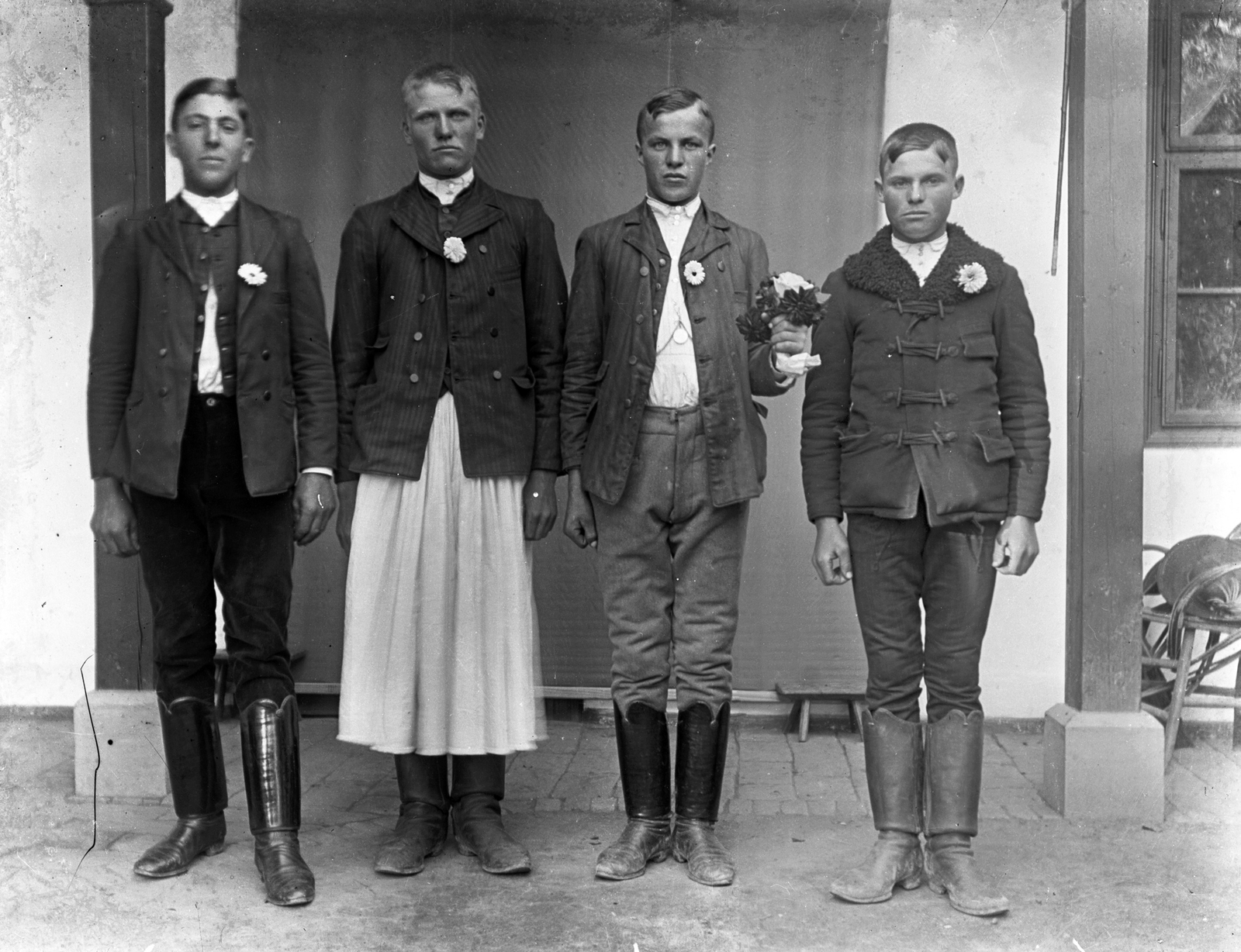 1900, GGAABBOO, fashion, tableau, men, folk costume, porch, height chart, pants, boots, bouquet, peasant, Fortepan #32137