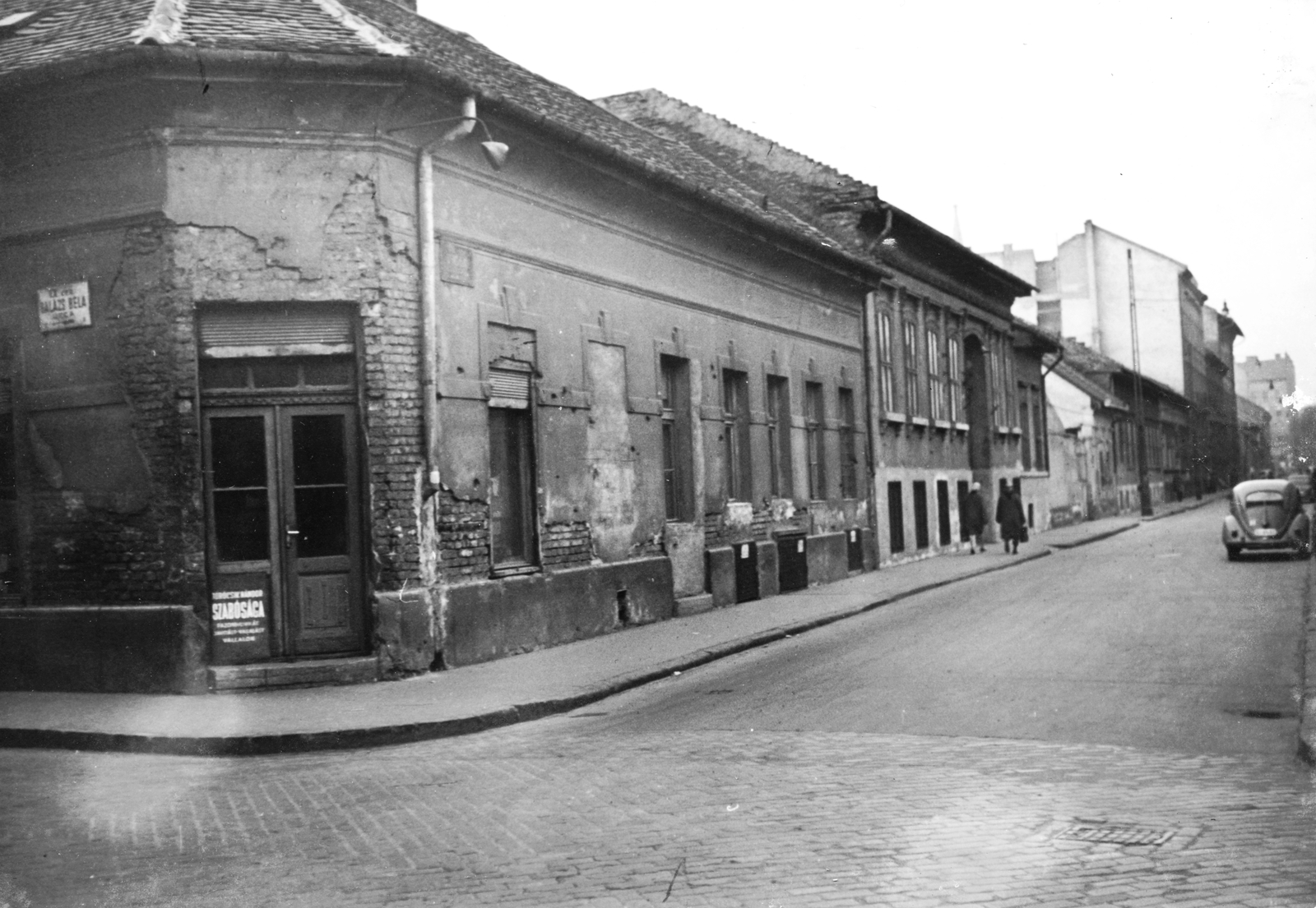 Hungary, Budapest IX., Viola utca a Balázs Béla utcától az Üllői útig., 1966, Fortepan, sign-board, street view, Volkswagen-brand, street name sign, tailors, Budapest, Fortepan #32145