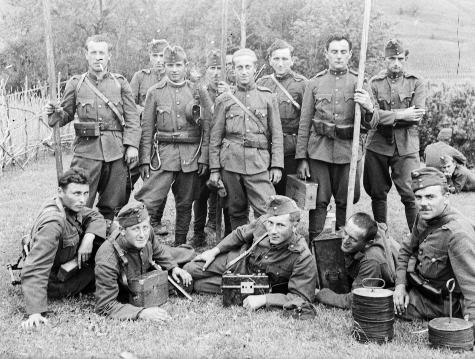 1942, Pálinkás Zsolt, tableau, men, telephone, soldier, carabiner, cable drum, radio soldier, Fortepan #32154