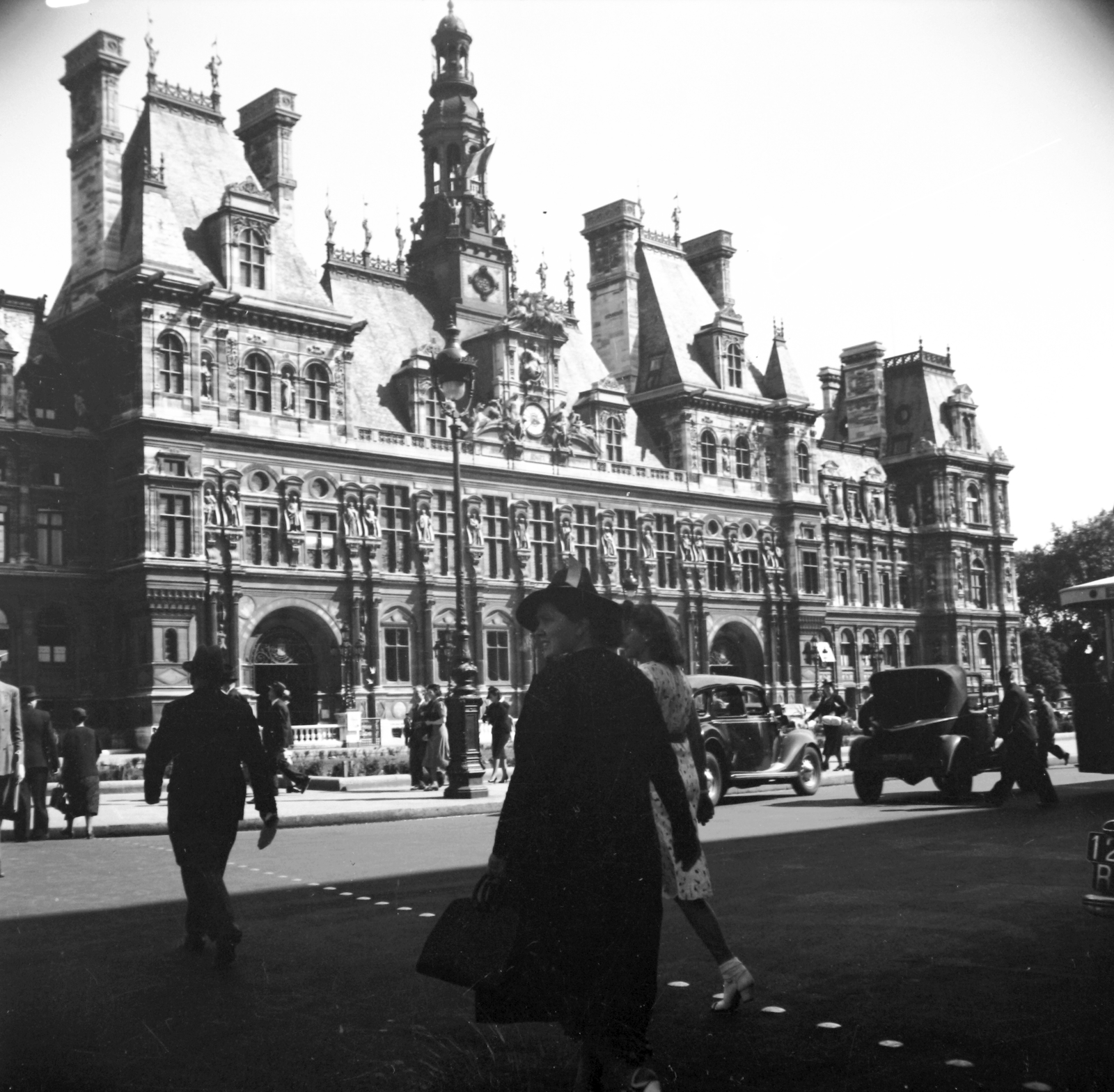Franciaország, Párizs, Place de l'Hôtel de Ville a Rue de Rivoli felől nézve, szemben a Városháza (Hôtel de ville de Paris), 1939, Saly Noémi, középület, Fortepan #32204