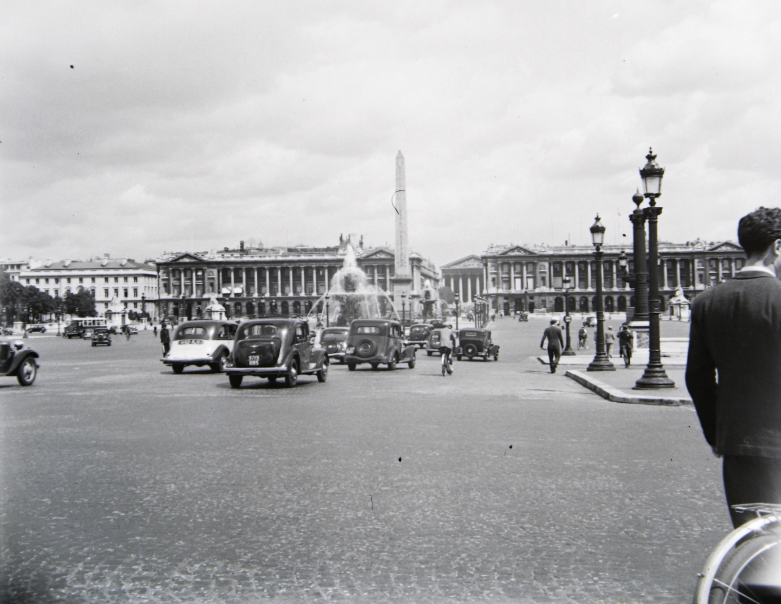 Franciaország, Párizs, Place de la Concorde., 1939, Saly Noémi, szökőkút, szálloda, középület, obeliszk, sugárút, Jacques Ignace Hittorff-terv, Louis-François Trouard-terv, Ange-Jacques Gabriel-terv, Fortepan #32231