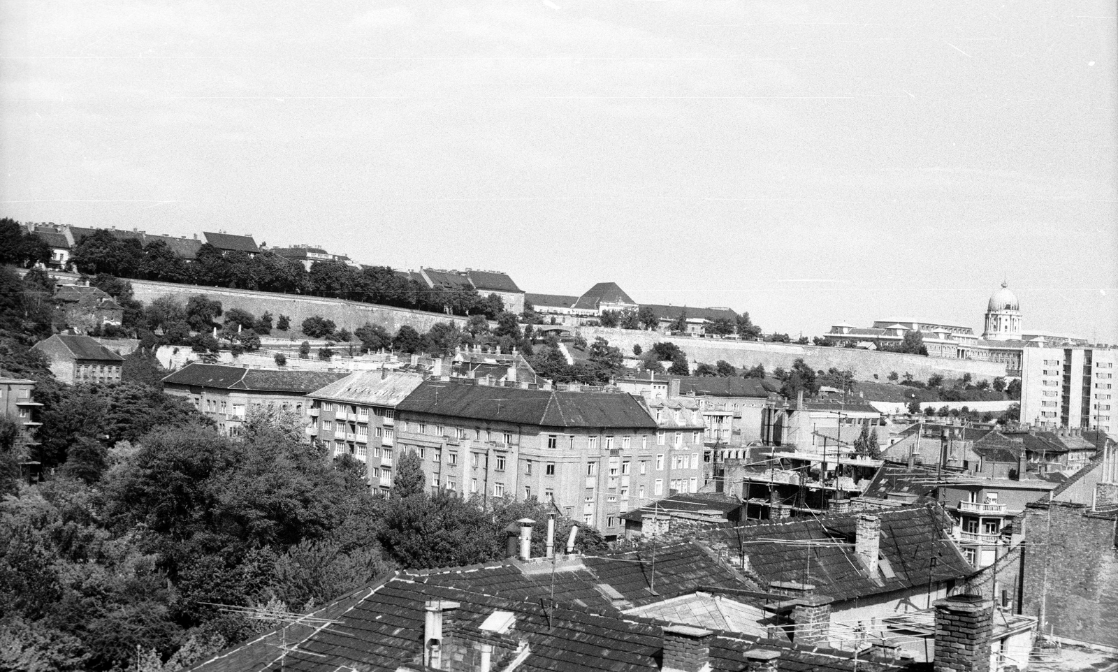 Hungary, Budapest I., Krisztinaváros a Buda-Penta hotel tetejéről, középen a Mikó utca - Krisztina körúti sarokház van., 1984, Építésügyi Dokumentációs és Információs Központ, VÁTI, roof, picture, Budapest, Fortepan #32237