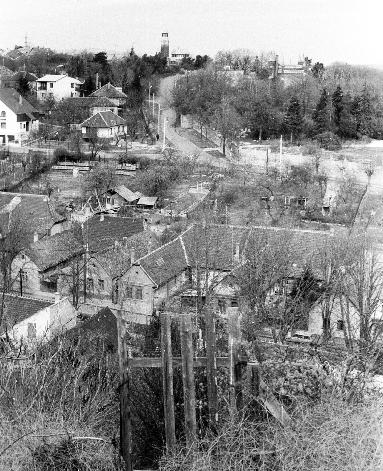 Magyarország, Budapest XXII., Budafok, látkép a Szent Gellért utca felől, előtérben lent a Péter-Pál utca, háttérben a dombon a Törley-mauzóleum., 1979, Építésügyi Dokumentációs és Információs Központ, VÁTI, Budapest, Fortepan #32239