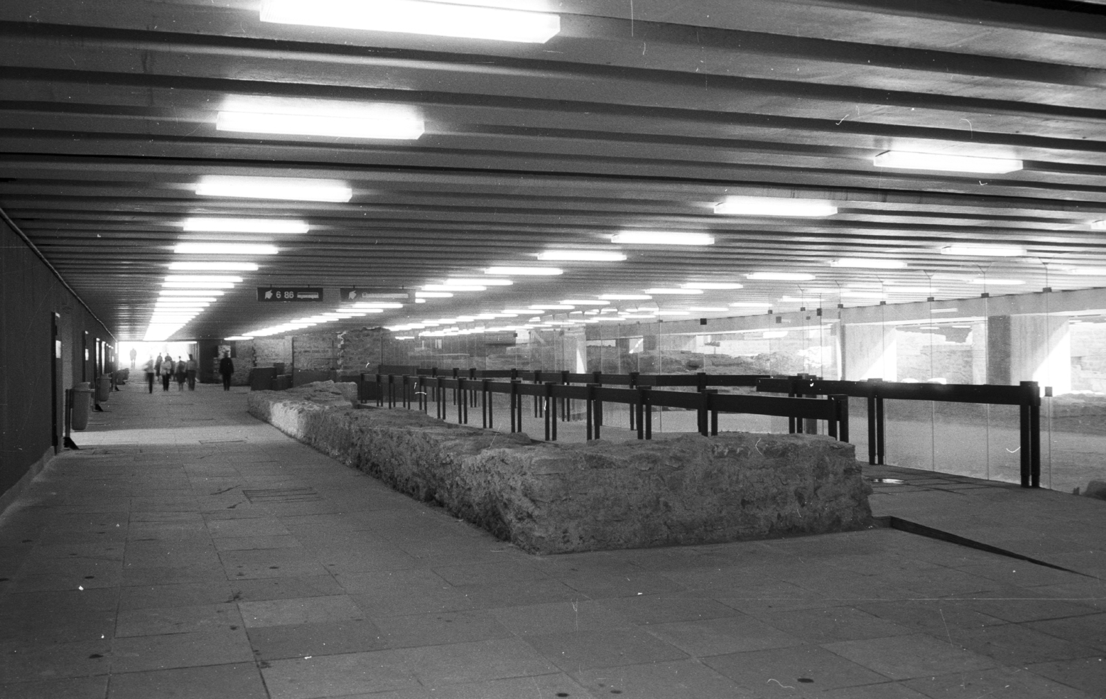 Hungary, Óbuda, Budapest III., Flórián tér, gyalogos aluljáró, római kori maradványok., 1985, Építésügyi Dokumentációs és Információs Központ, VÁTI, underpass, ancient culture, Budapest, Fortepan #32247