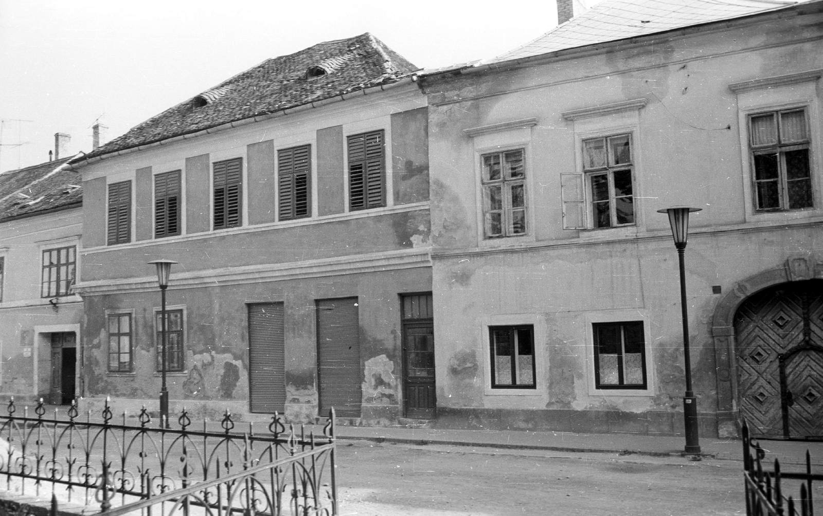Hungary, Kőszeg, Jurisics tér, a Csekonics-ház, az Arany Egyszarvú Patika, a Batthyány-ház., 1965, Építésügyi Dokumentációs és Információs Központ, VÁTI, Fortepan #32255