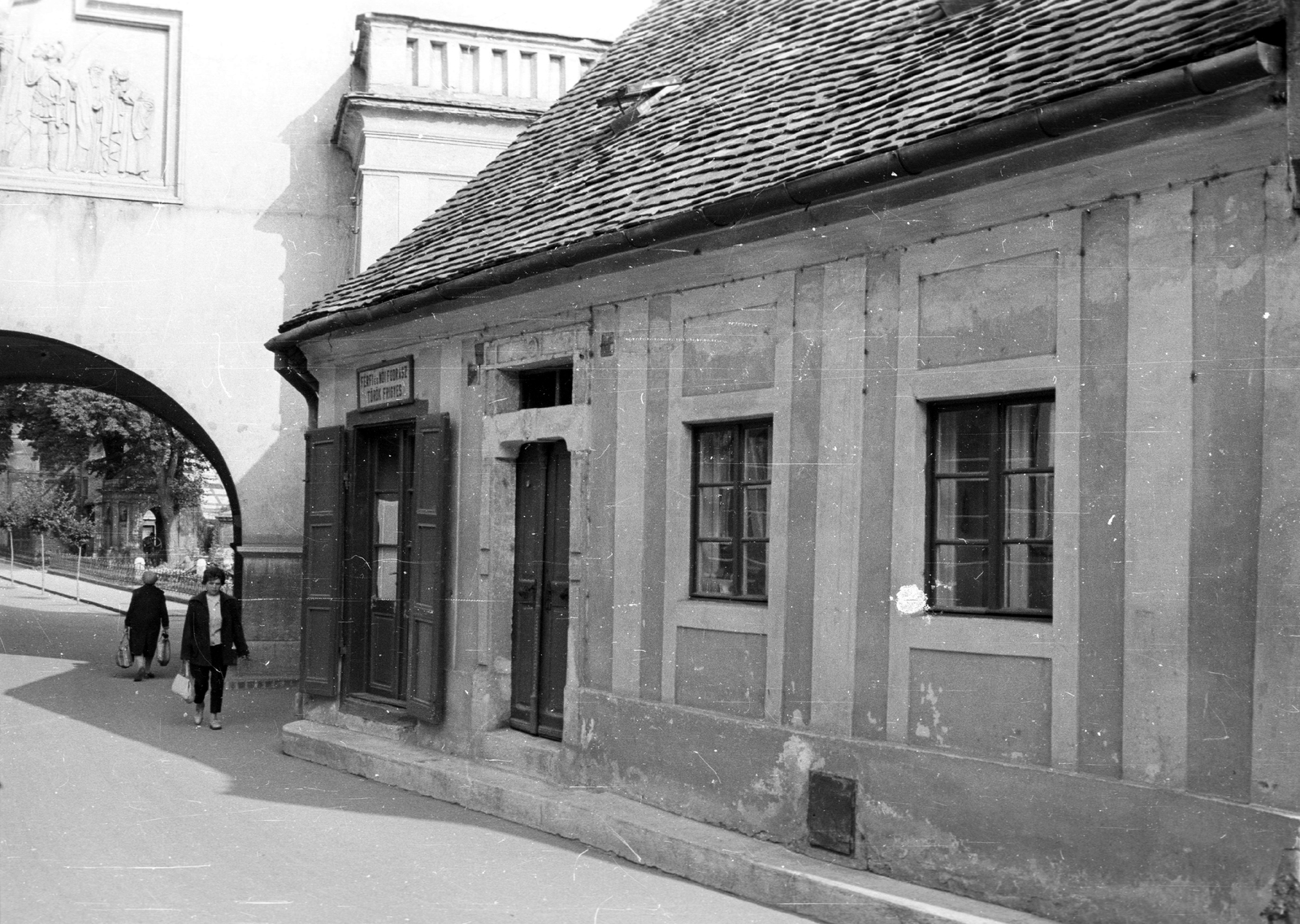 Hungary, Kőszeg, Városház utca, Hősök kapuja., 1965, Építésügyi Dokumentációs és Információs Központ, VÁTI, Fortepan #32264