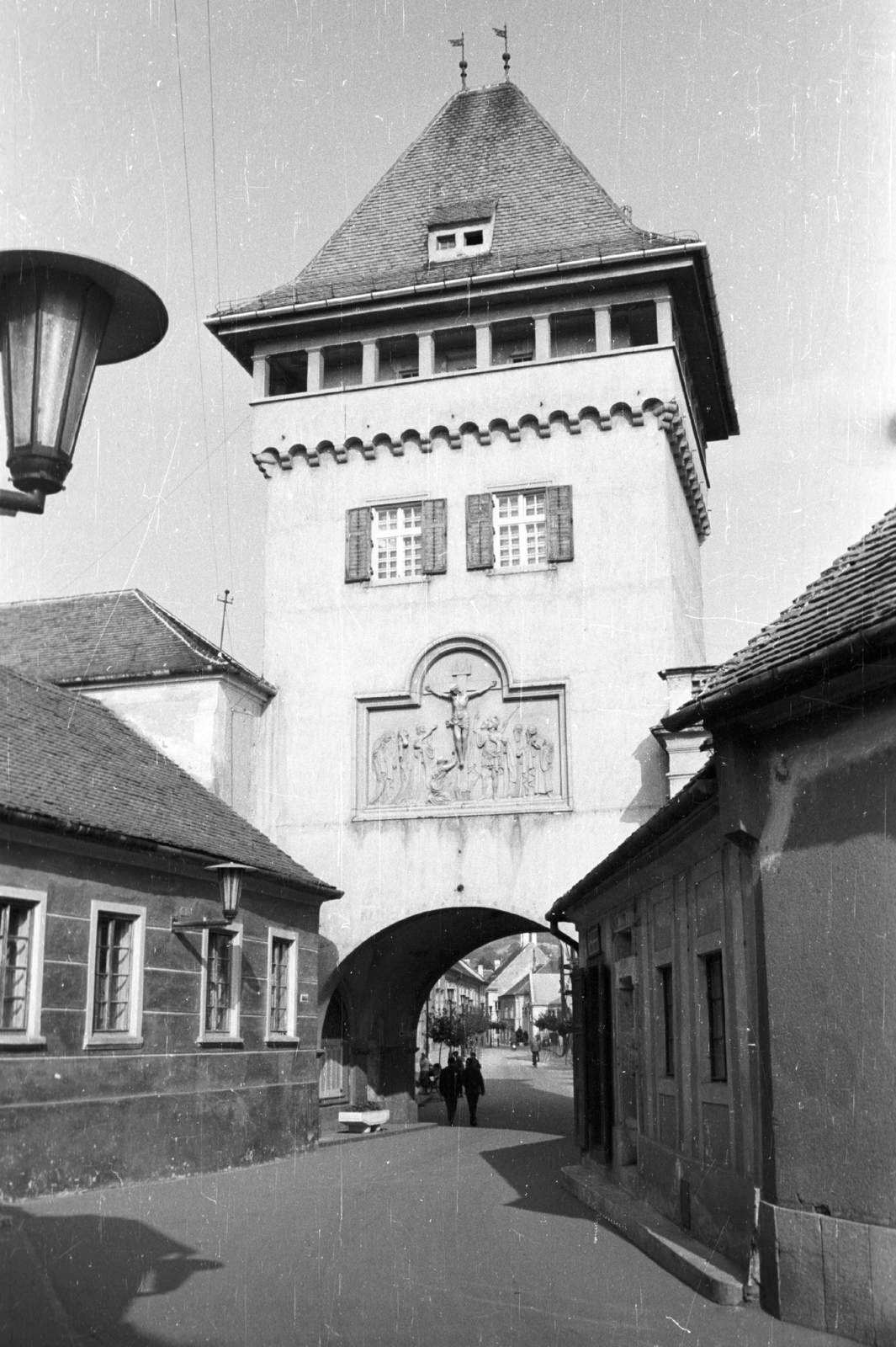 Hungary, Kőszeg, Hősök Kapuja., 1965, Építésügyi Dokumentációs és Információs Központ, VÁTI, gate tower, relief, Fortepan #32271