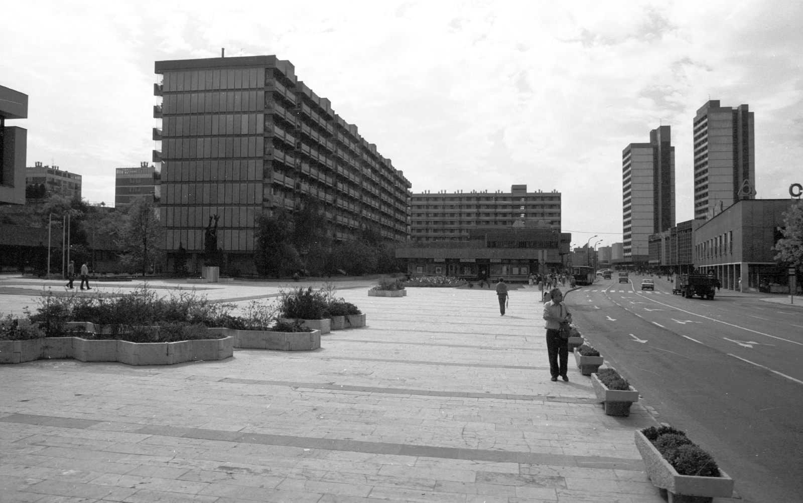 Hungary, Salgótarján, Fő tér., 1986, Építésügyi Dokumentációs és Információs Központ, VÁTI, tall house, Fortepan #32297