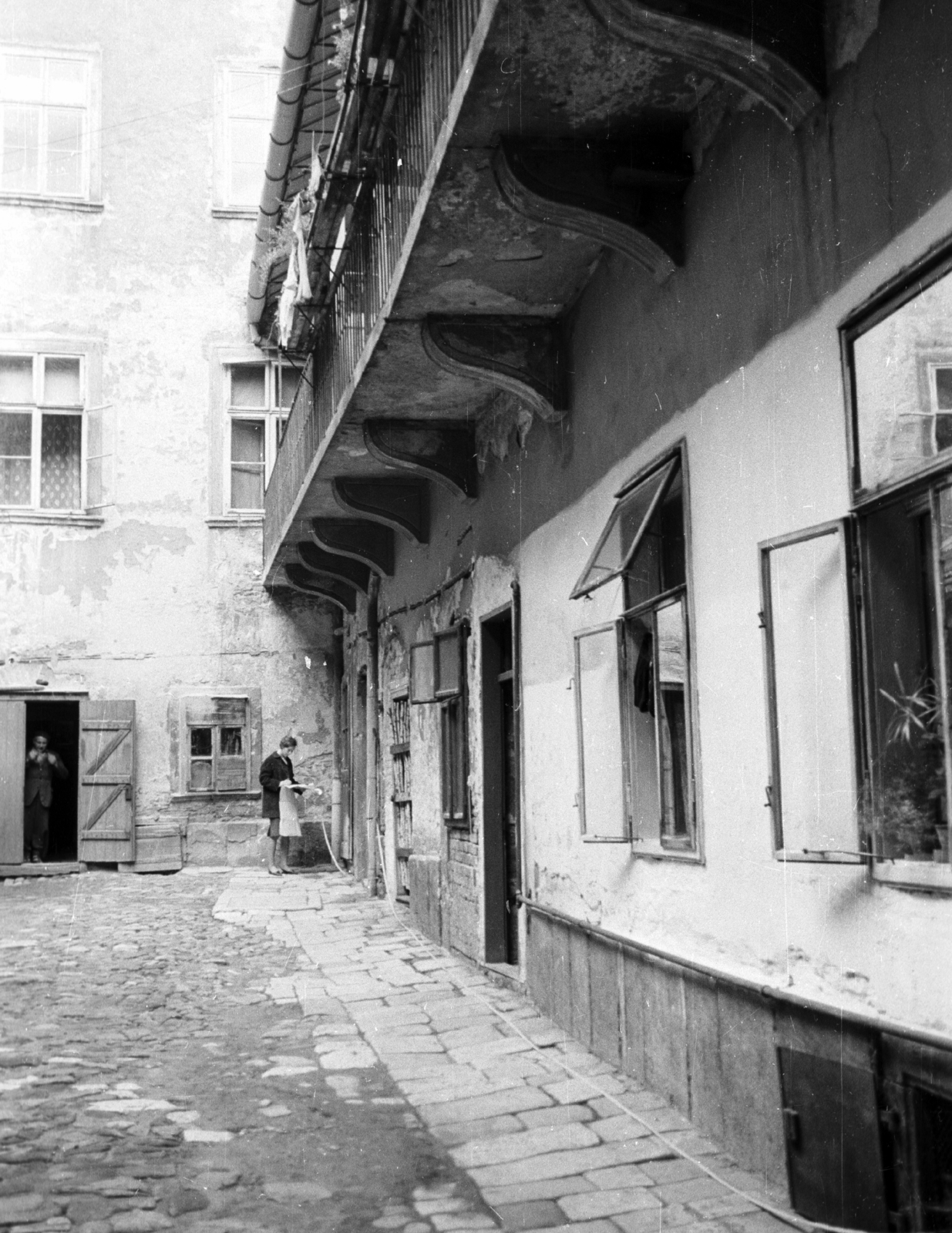 Hungary, Sopron, Templom utca 16. udvara az utca felől., 1967, Építésügyi Dokumentációs és Információs Központ, VÁTI, Fortepan #32313