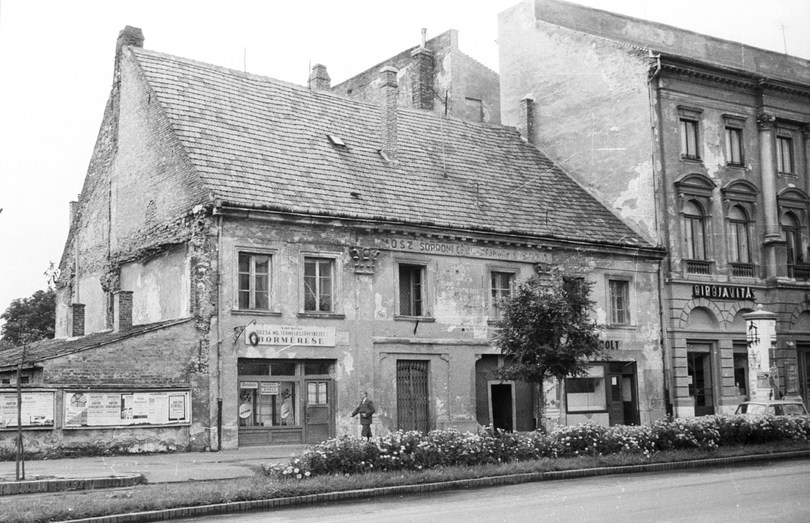 Hungary, Sopron, Várkerület (Lenin körút) 63. és 65., 1967, Építésügyi Dokumentációs és Információs Központ, VÁTI, gate, Fortepan #32322