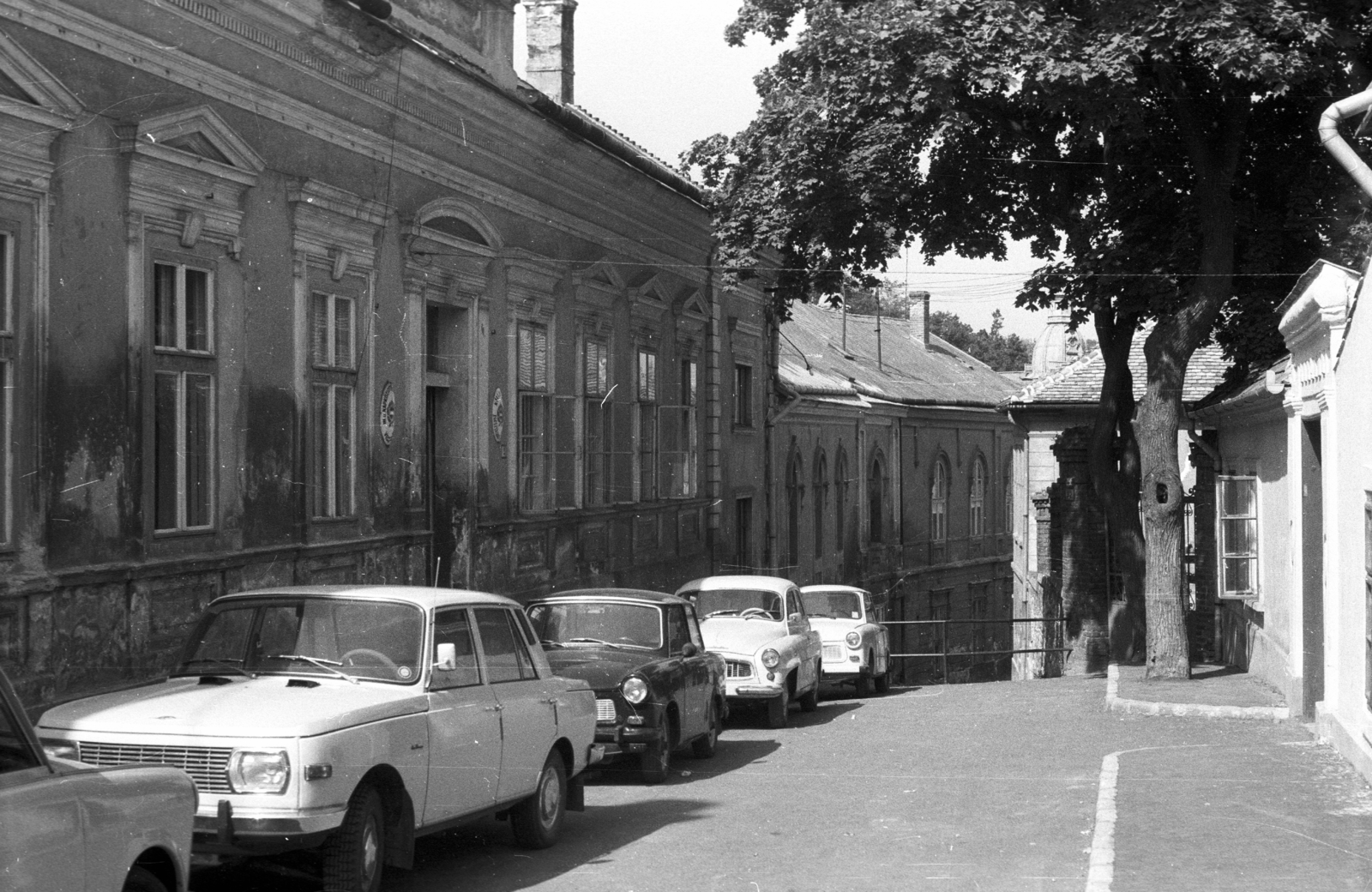 Magyarország, Veszprém, Szeglethy utca., 1983, Építésügyi Dokumentációs és Információs Központ, VÁTI, Trabant-márka, Wartburg-márka, automobil, Fortepan #32341