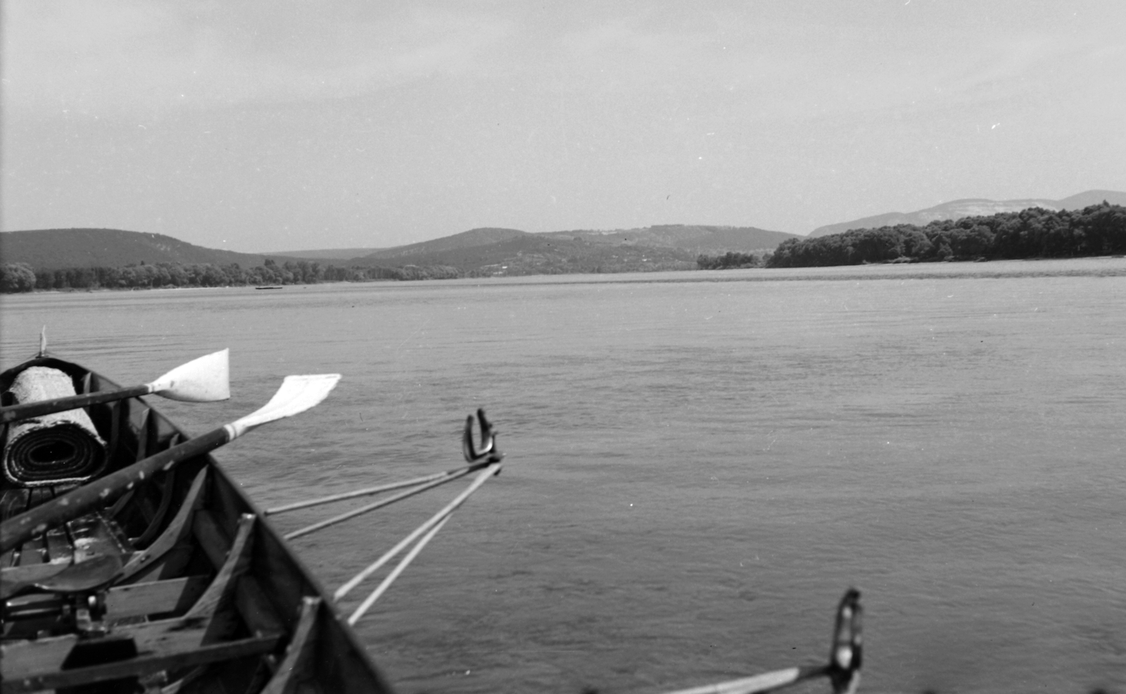 Hungary, Danube Bend, jobbra a Szentendrei-sziget északi csúcsa, szemben Verőce., 1968, Építésügyi Dokumentációs és Információs Központ, VÁTI, paddling, shore, paddle, Fortepan #32372