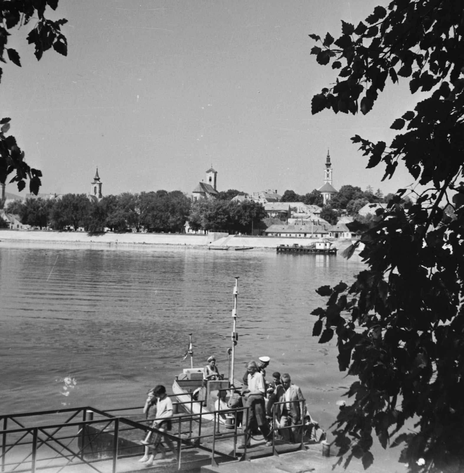 Hungary, Szentendre, a hajóállomással a szigetmonostori rév felől., 1968, Építésügyi Dokumentációs és Információs Központ, VÁTI, ship, pier, Fortepan #32380