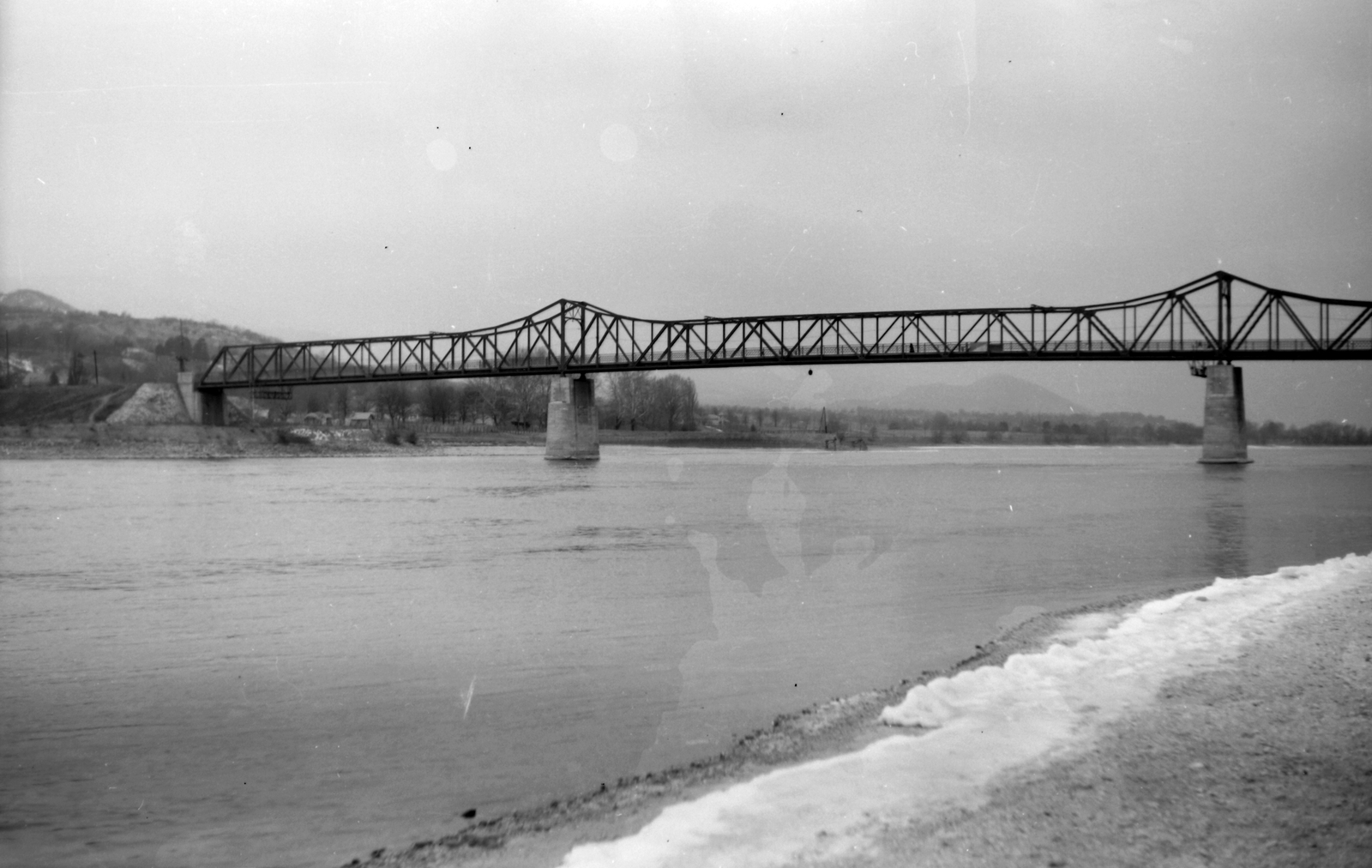 Hungary, Tahitótfalu, Duna-part, az ekkor önálló Tahi és Tótfalu közötti híd (később a Tildy Zoltán híd épült a helyén)., 1968, Építésügyi Dokumentációs és Információs Központ, VÁTI, bridge, Fortepan #32389