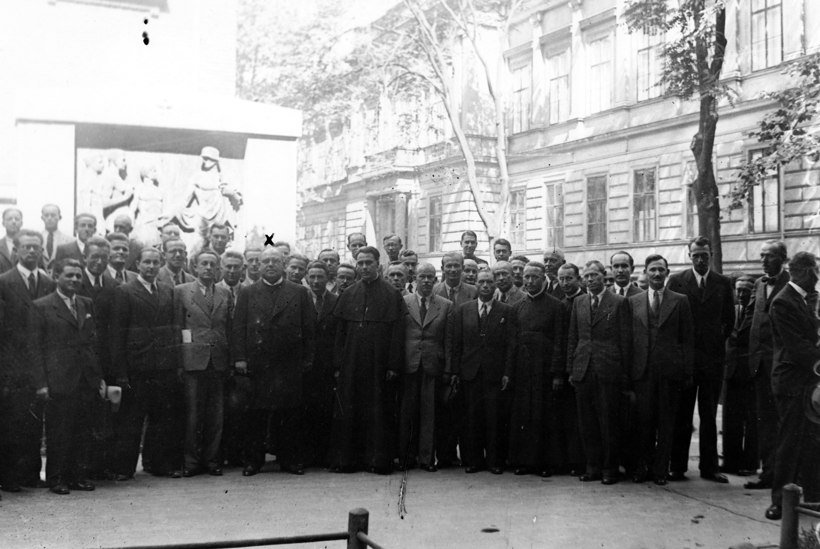 Hungary, Budapest VIII., Múzeum körút, Trefort-kert, az egyetem I. Világháborús emlékműve., 1942, Szilágyi Csaba, university, Budapest, Fortepan #32395