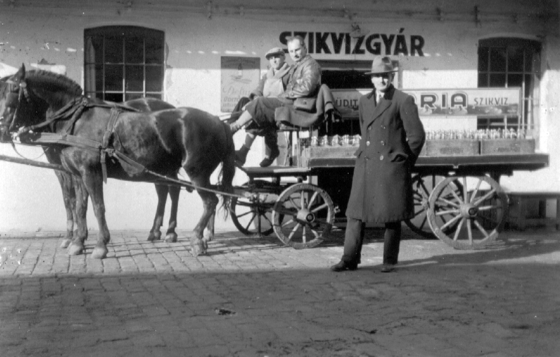 Hungary, Budapest VIII., Szigony utca 32., ADRIA Szikvízgyár., 1937, Fekete László Gyula, sign-board, label, crafts, soda water bottle, Budapest, Fortepan #32405