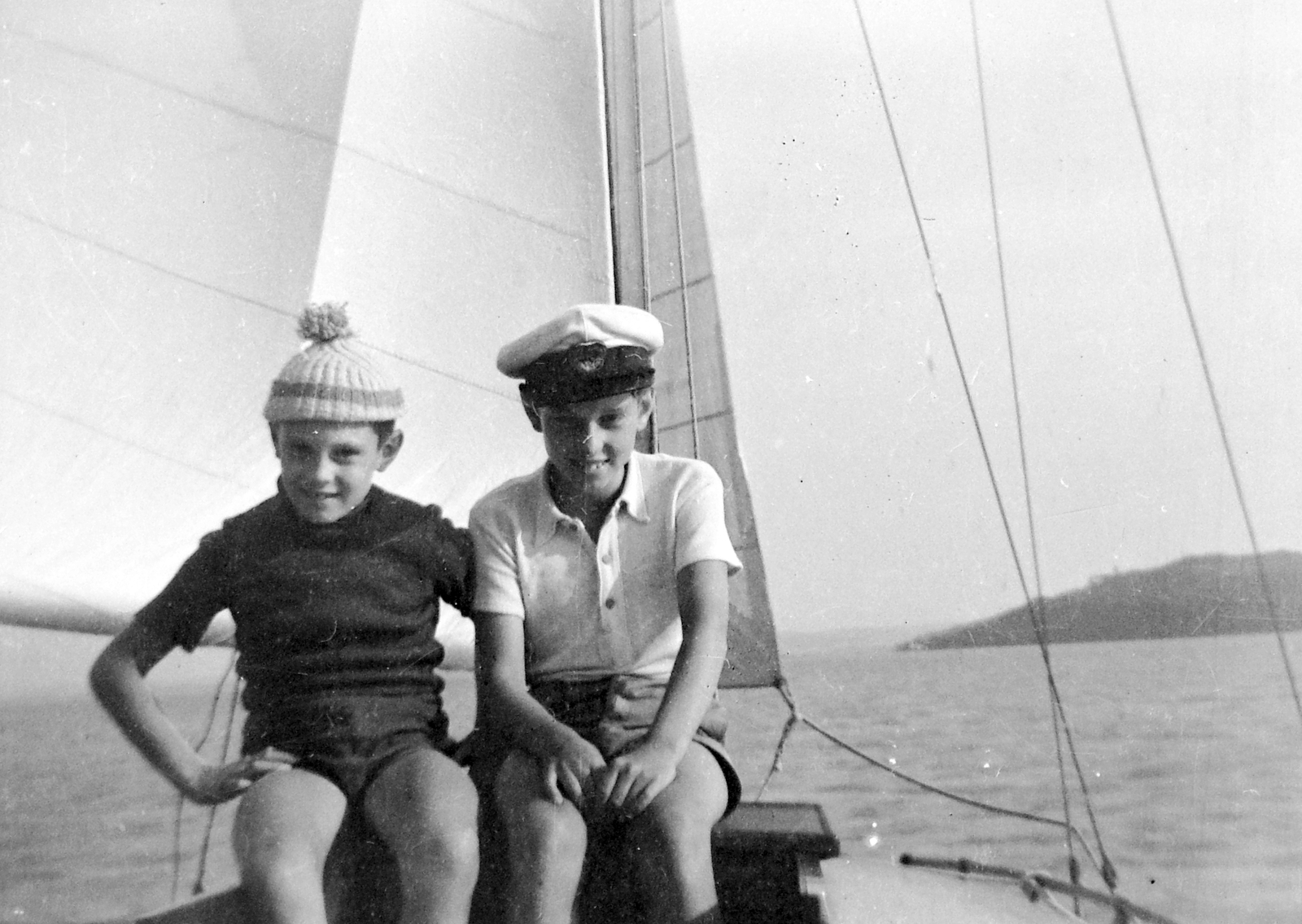 Hungary,Lake Balaton, 1939, Fortepan, kids, boys, sailboat, Fortepan #3245