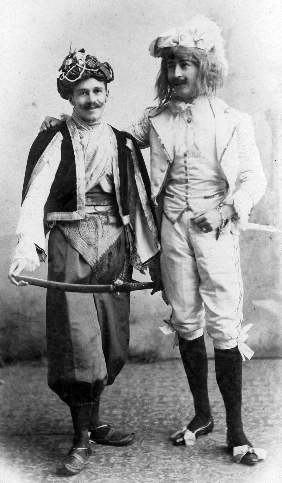 Hungary, Esztergom, Berán Lajos szobrász, éremművész és Istvánffy Elemér, a Párkányi Takarékpénztár titkára mint amatőr színjátszók az 1906-os Rákóczi ünnepség alkalmával., 1906, GGAABBOO, art of theater, costume, sword, Fortepan #32460