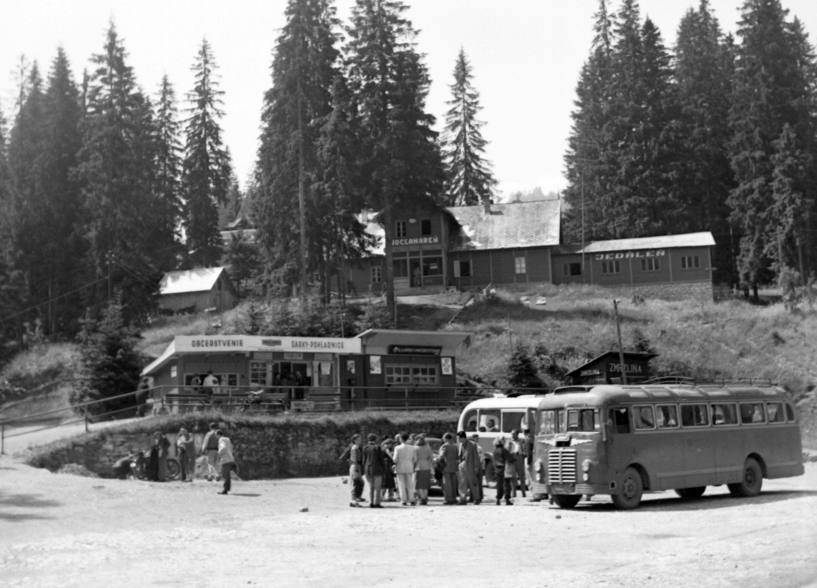 1956, Gyöngyi, Csehszlovákia, autóbusz, magyar gyártmány, életkép, Ikarus-márka, pavilon, Ikarus 30, Fortepan #32631