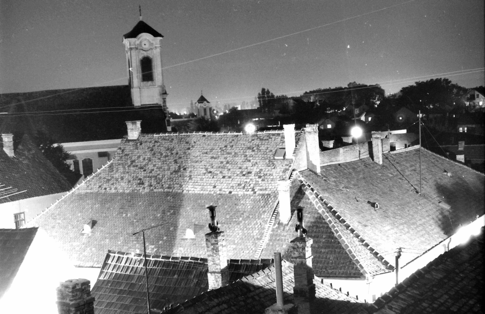 Hungary, Szentendre, a Szent Péter-Pál-templom a Városháza felől nézve., 1978, Déri György, night, roof, Fortepan #32701
