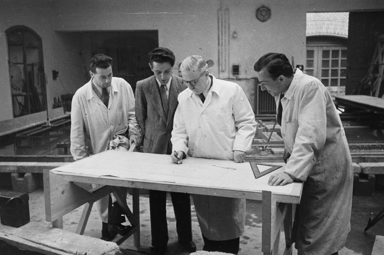 Hungary, Budapest XI., Műszaki Egyetem, Vízépítéstani Tanszék laboratóriuma. Mosonyi Emil professzor, a Tiszalöki Vízerőmű főtervezője (középen szemüveggel)., 1949, Kovács Márton Ernő, education, engineer, university, Budapest, Fortepan #32851