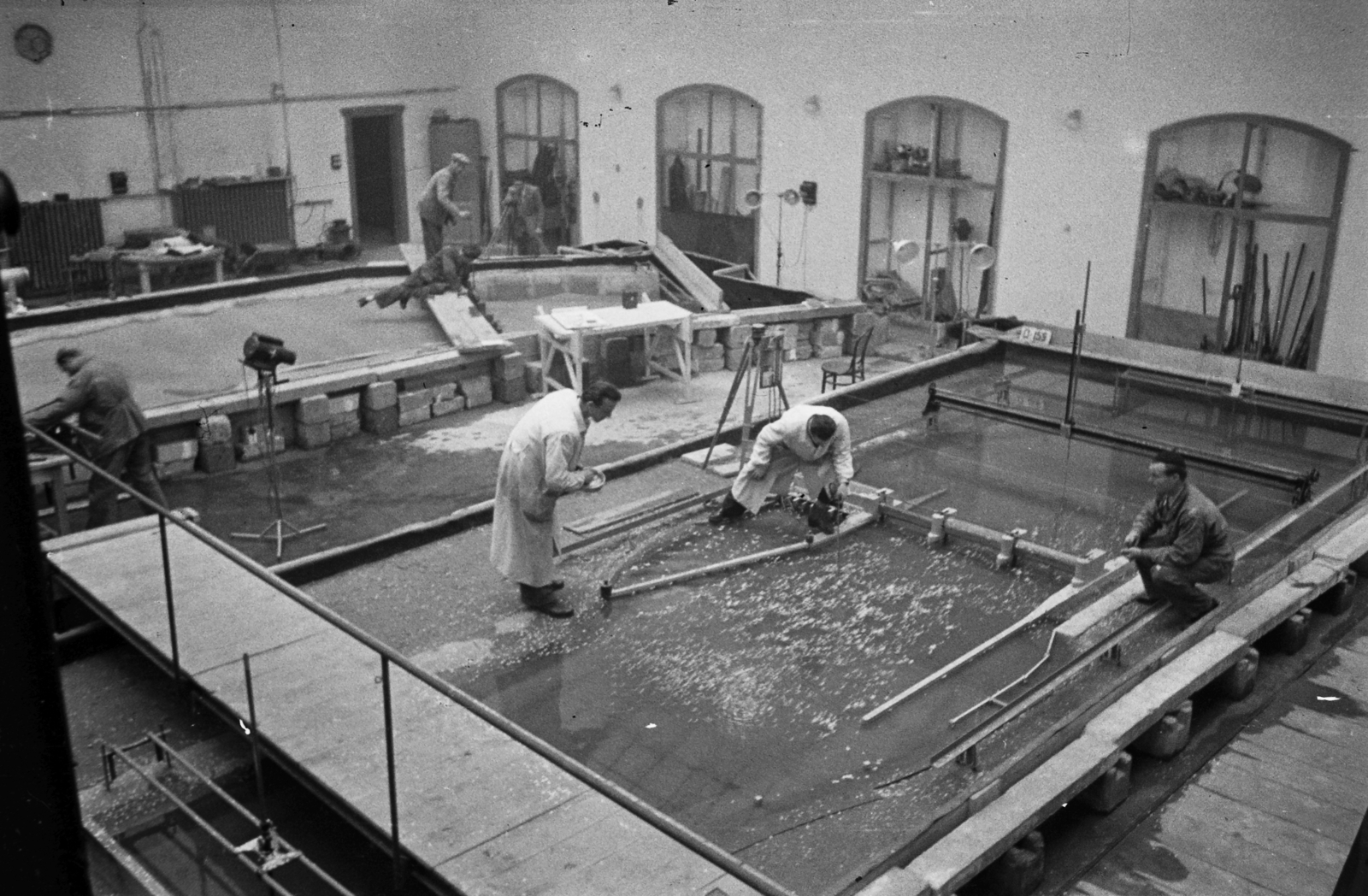 Hungary, Budapest XI., Műszaki Egyetem, Vízépítéstani Tanszék laboratóriuma. A Tiszalöki Vízerőmű áramlástani modellje., 1949, Kovács Márton Ernő, education, engineer, university, Budapest, Fortepan #32853