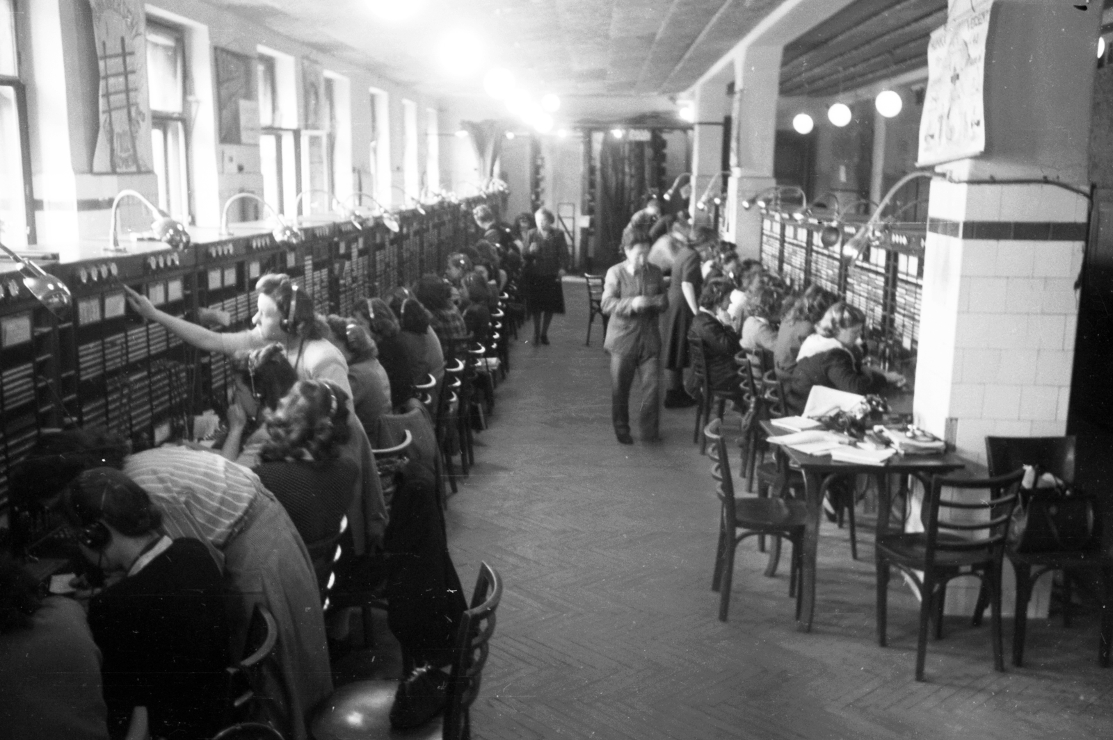 Hungary, Budapest VIII., Horváth Mihály (Mária Terézia) tér 17-19. Helyközi Távbeszélő Igazgatóság, interurbán (azaz városok közti) központ., 1949, Kovács Márton Ernő, telecommunication, telephone exchange, Budapest, extinct crafts, Fortepan #32874