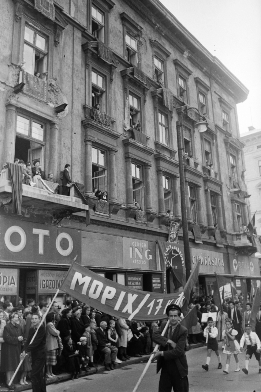 Hungary, Budapest VI., Andrássy út 55. Eötvös utca sarok., 1949, Kovács Márton Ernő, march, 1st of May parade, Budapest, Fortepan #32905