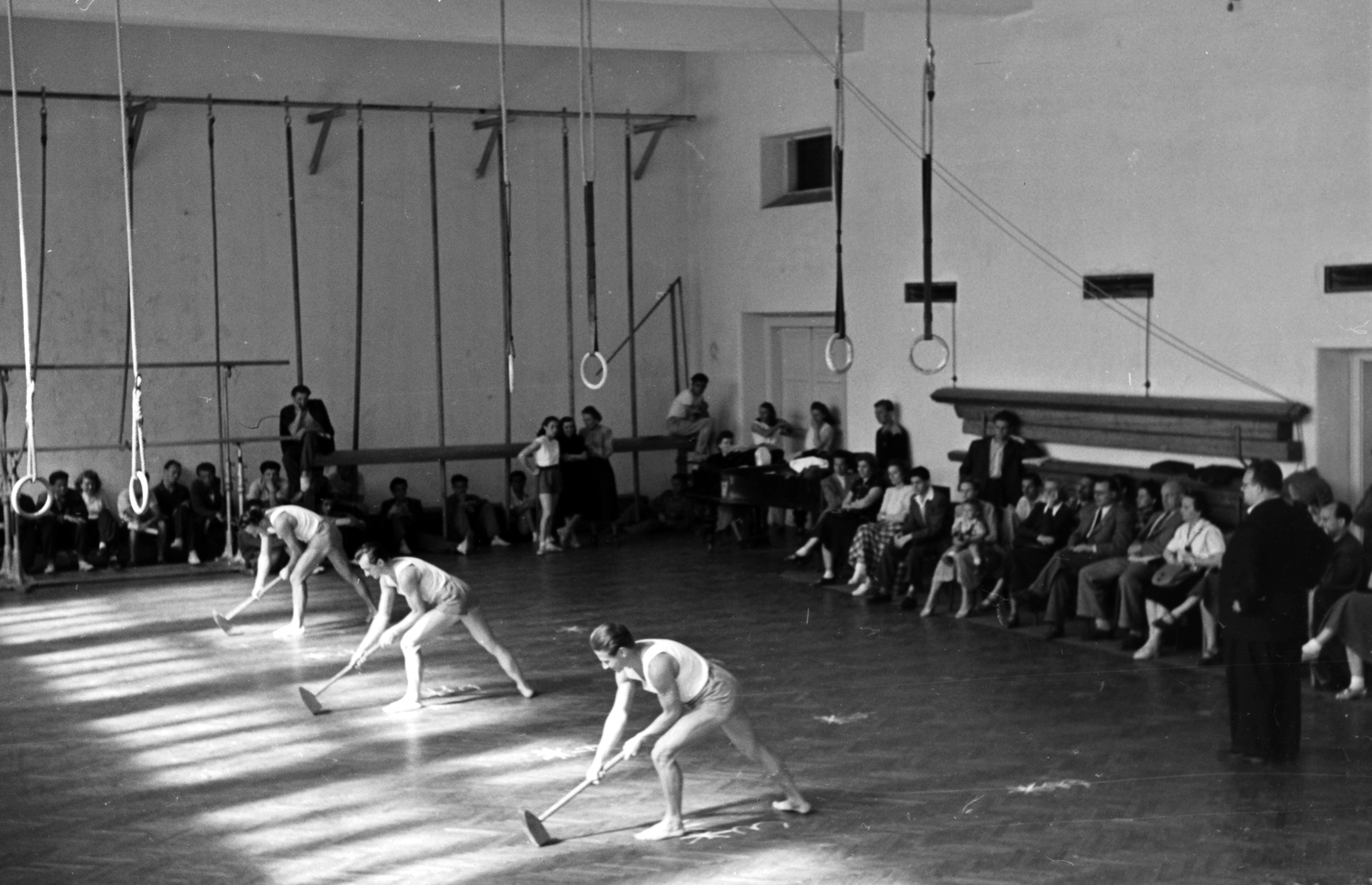 Hungary, Budapest XII., Győri út 13., Magyar Testnevelési Főiskola (később Testnevelési Egyetem) tornacsarnoka., 1949, Kovács Márton Ernő, gym, parquet floor, Budapest, Fortepan #32934