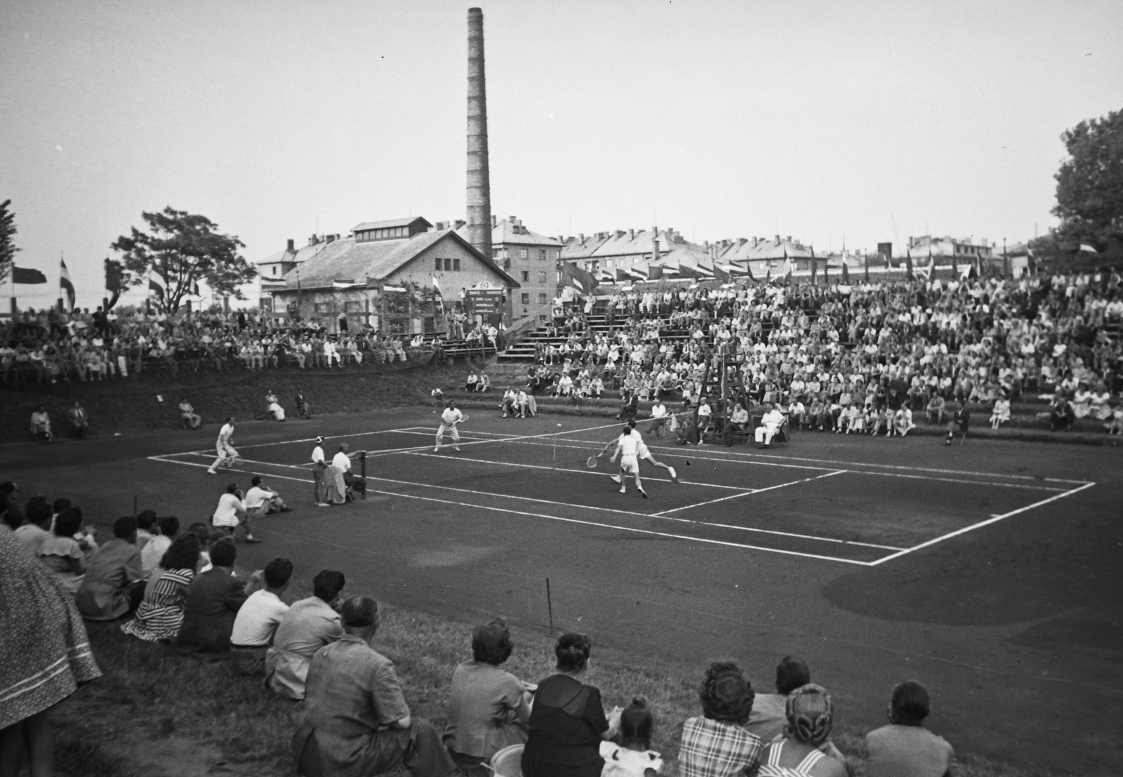 Magyarország, Budapest X., Salgótarjáni (Tomcsányi) út, Gázművek teniszpálya, Magyarország - Svájc (5:0) Davis kupa mérkőzés., 1949, Kovács Márton Ernő, sport, tenisz, Budapest, közönség, Fortepan #33123