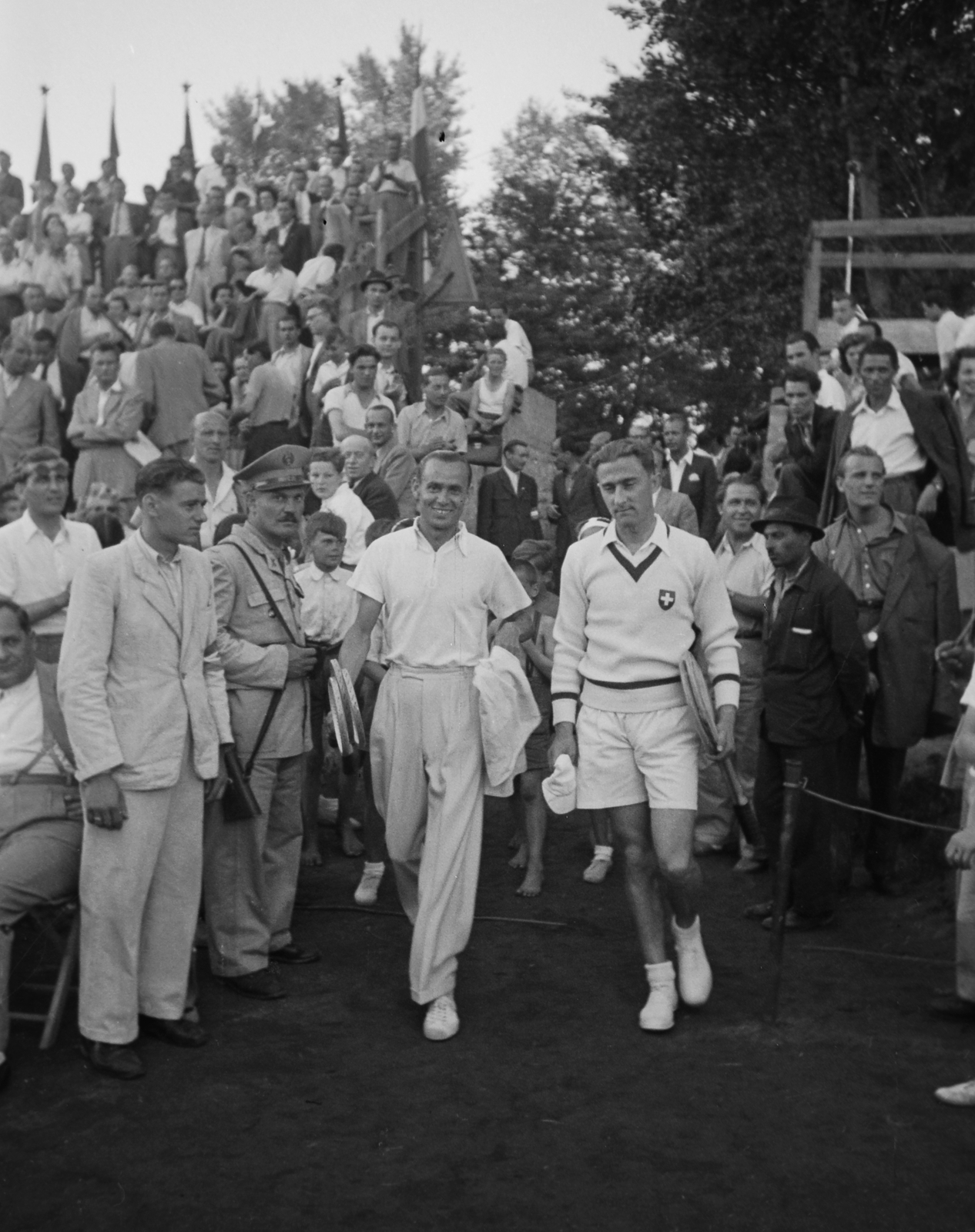 Hungary, Budapest X., Salgótarjáni (Tomcsányi) út, Gázművek teniszpálya, Magyarország - Svájc (5:0) Davis kupa mérkőzés. Balról Ádám András., 1949, Kovács Márton Ernő, tennis, Budapest, celebrity, Fortepan #33128