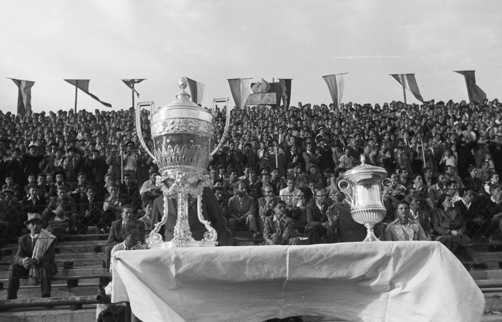 Hungary, Budapest IV., Újpest, Megyeri út, UTE stadion, Népszava serleg., 1949, Kovács Márton Ernő, cup, Budapest, football, Fortepan #33145