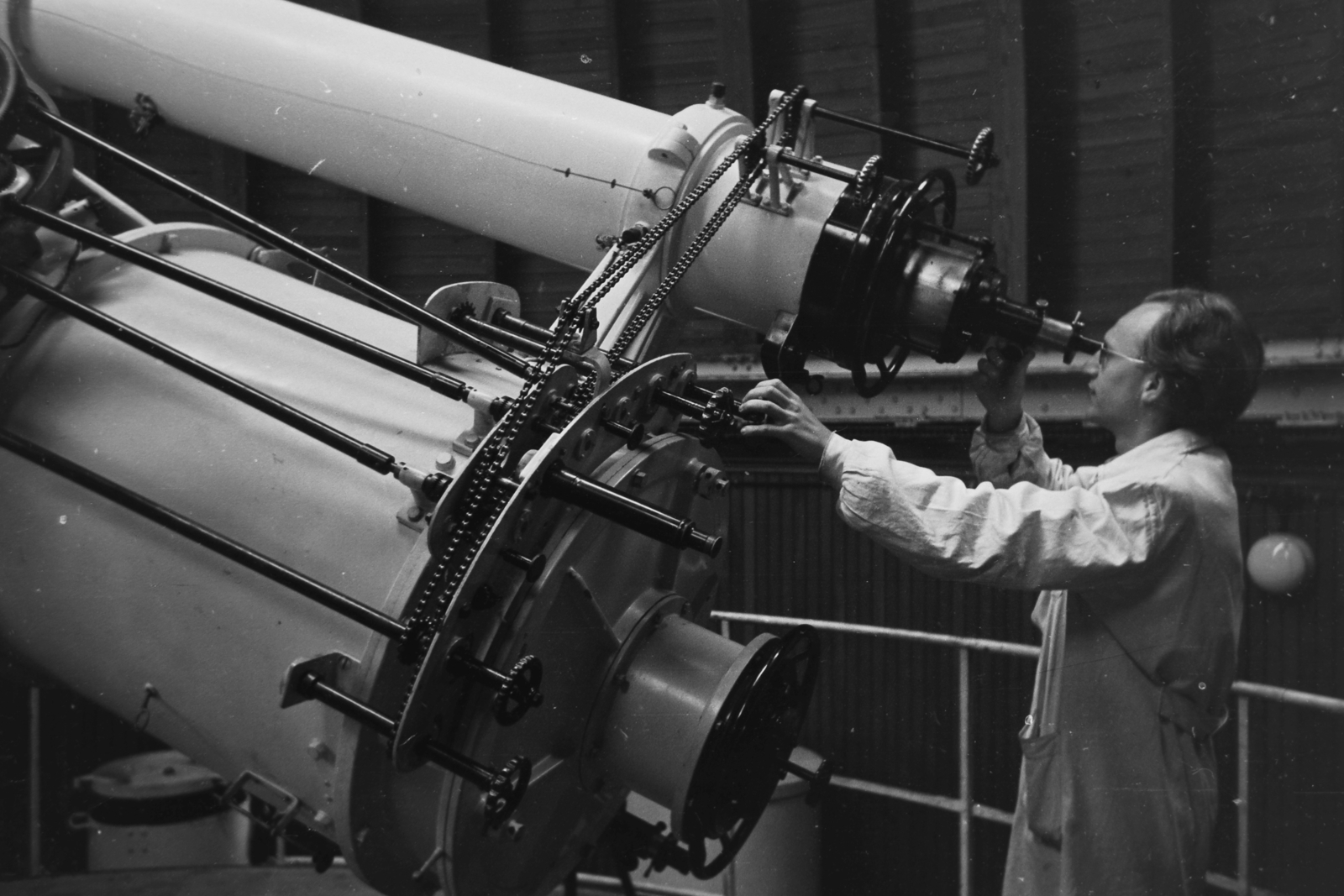 Hungary, Budapest XII., MTA Konkoly Thege Miklós Csillagászati Intézet, 60 cm-es teleszkóp., 1949, Kovács Márton Ernő, observatory, Hungarian Academy of Sciences, Budapest, Fortepan #33198