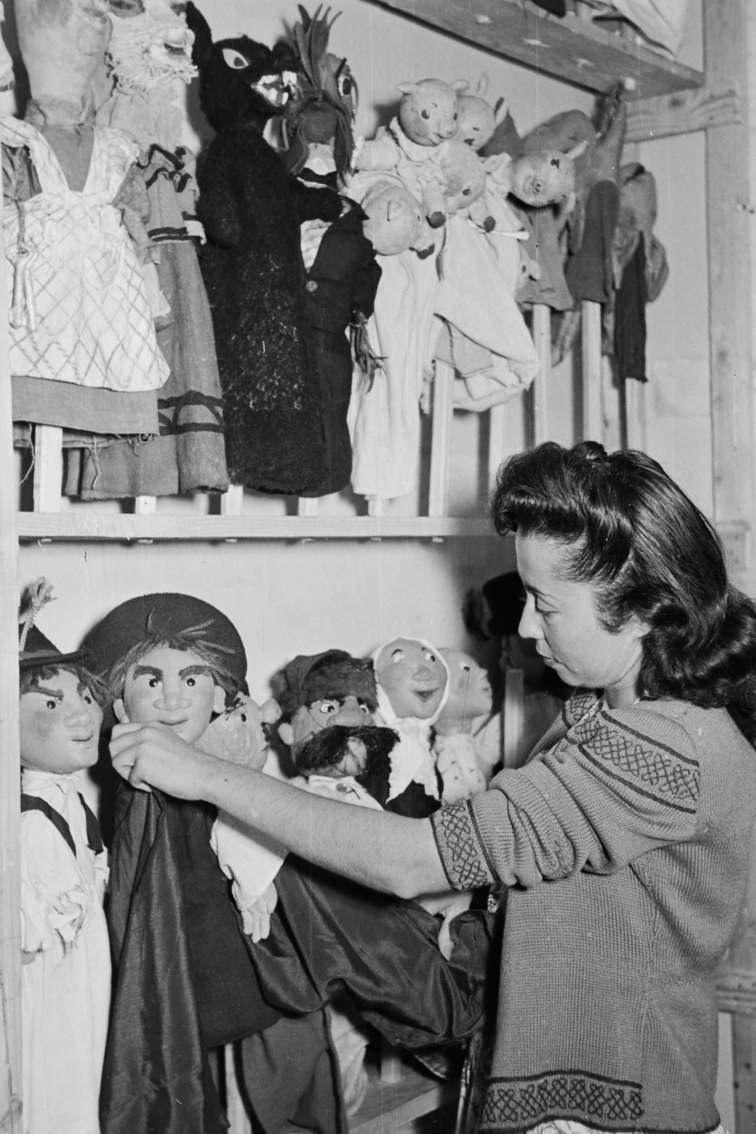 Hungary, Budapest VI., Andrássy út 69. Állami Bábszínház. Szőllősy Irén színész, bábművész., 1949, Kovács Márton Ernő, art of theater, puppets, Budapest, Fortepan #33212