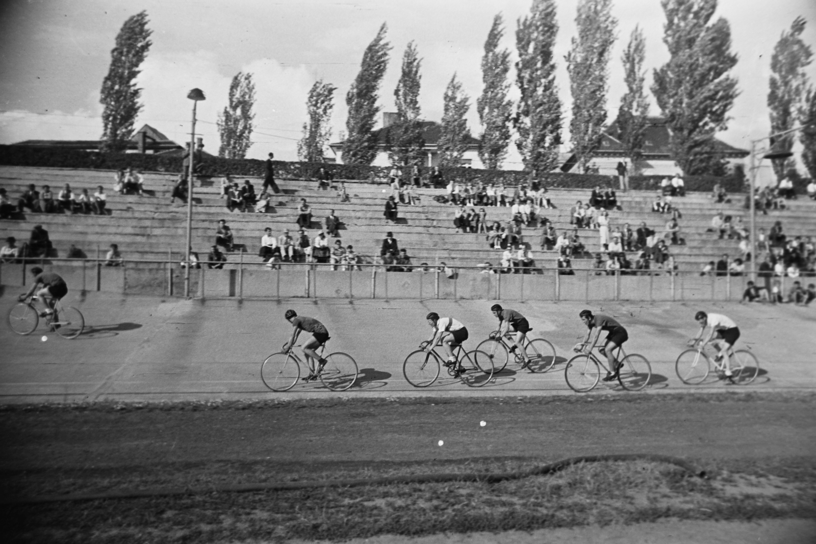 Hungary, Budapest XIV., Szabó József utca, Millenáris pálya, a magyar kerékpáros körverseny (Tour de Hongrie) zárónapja 1949. július 1-én., 1949, Kovács Márton Ernő, bicycle, Budapest, bicycle race, racing bicycle, auditorium, Fortepan #33240