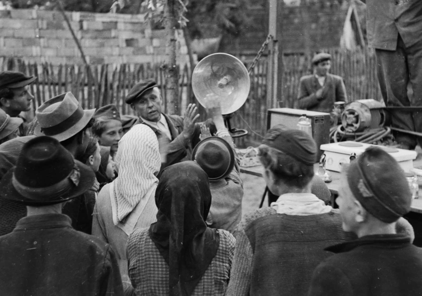 Hungary, Szabadszállás, A népi demokrácia villanyt ad a falunak, elektromos háztartási eszközök bemutatója Szabadszálláson., 1949, Kovács Márton Ernő, village, heater, Fortepan #33284