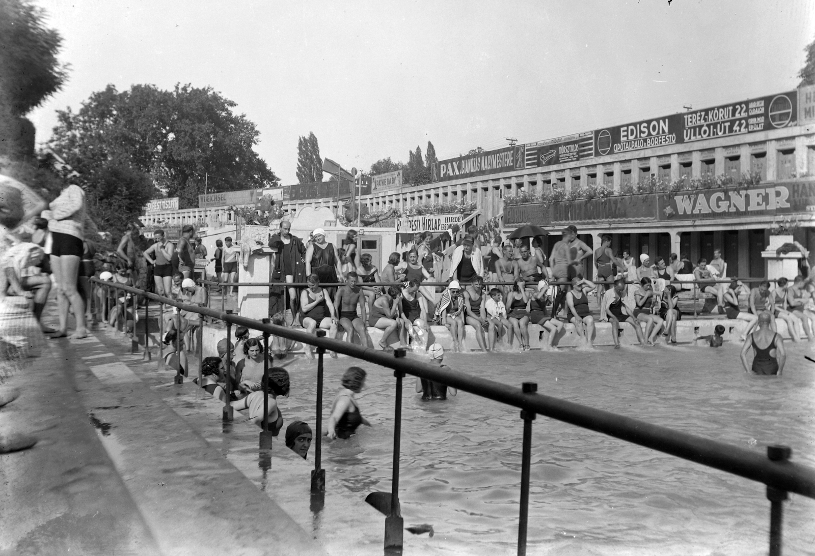 Magyarország, Budapest III., Csillaghegyi strandfürdő., 1930, Körmendy Pál, Pesti Hírlap, Edison, Pax, Budapest, Fortepan #33341