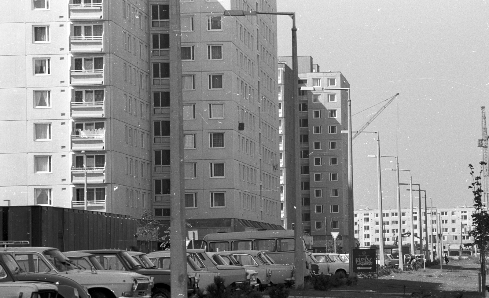 Magyarország, Győr, Marcalváros (Kun Béla lakótelep), Lajta út a Répce (Heszky Ezsébet) utca felől a Gerence út felé nézve., 1987, Építésügyi Dokumentációs és Információs Központ, VÁTI, építkezés, panelház, Fortepan #33380