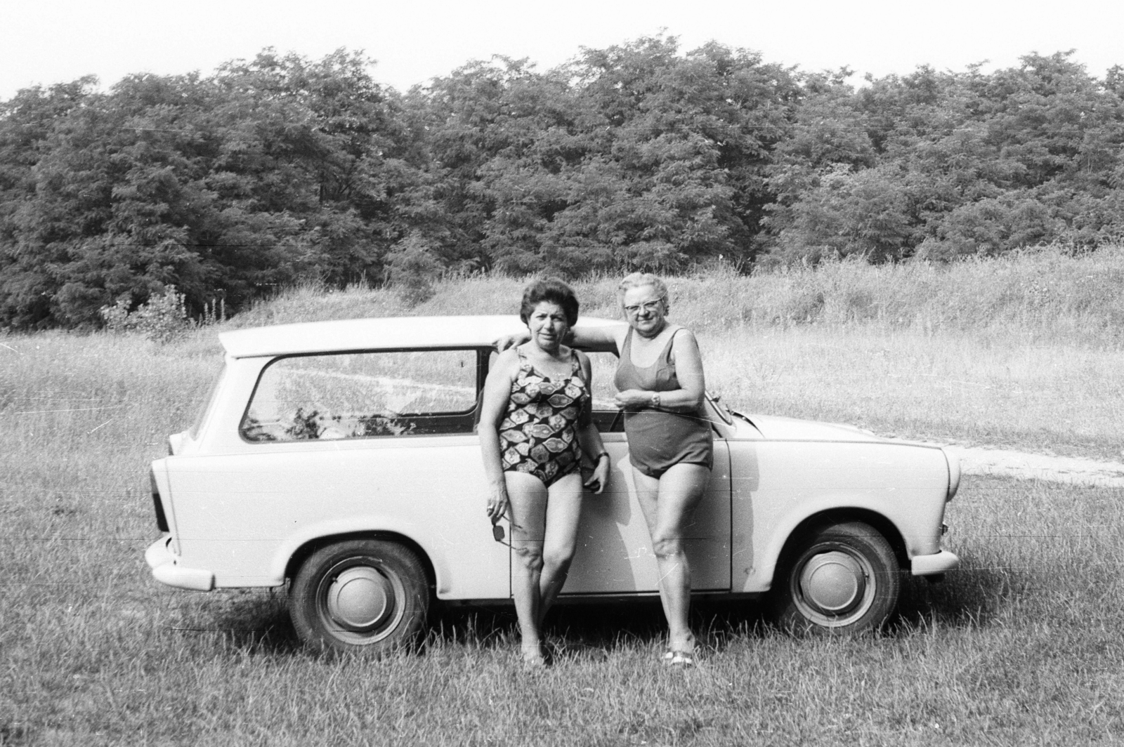 1978, Fortepan, woods, bathing suit, excursion, Trabant-brand, women, double portrait, Fortepan #33400