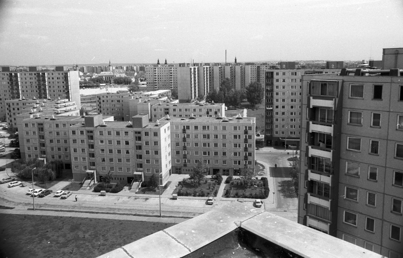 Hungary, Székesfehérvár, Palotaváros (Lenin lakótelep), kilátás a Cserepes köz felől a Jancsár utcára., 1986, Építésügyi Dokumentációs és Információs Központ, VÁTI, blocks, concrete block of flats, Fortepan #33428