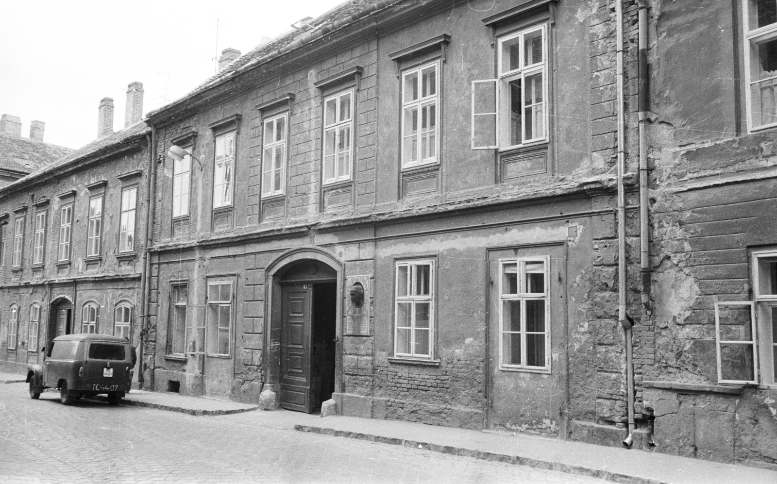 Hungary, Sopron, Szentlélek utca 3., 1968, Építésügyi Dokumentációs és Információs Központ, VÁTI, gate, street view, number plate, Framo-brand, Fortepan #33438