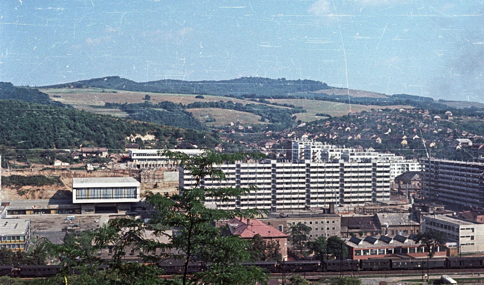 Hungary, Salgótarján, a városközpont látképe a Szent Imre-hegyről., 1966, Építésügyi Dokumentációs és Információs Központ, VÁTI, colorful, construction, picture, Fortepan #33466