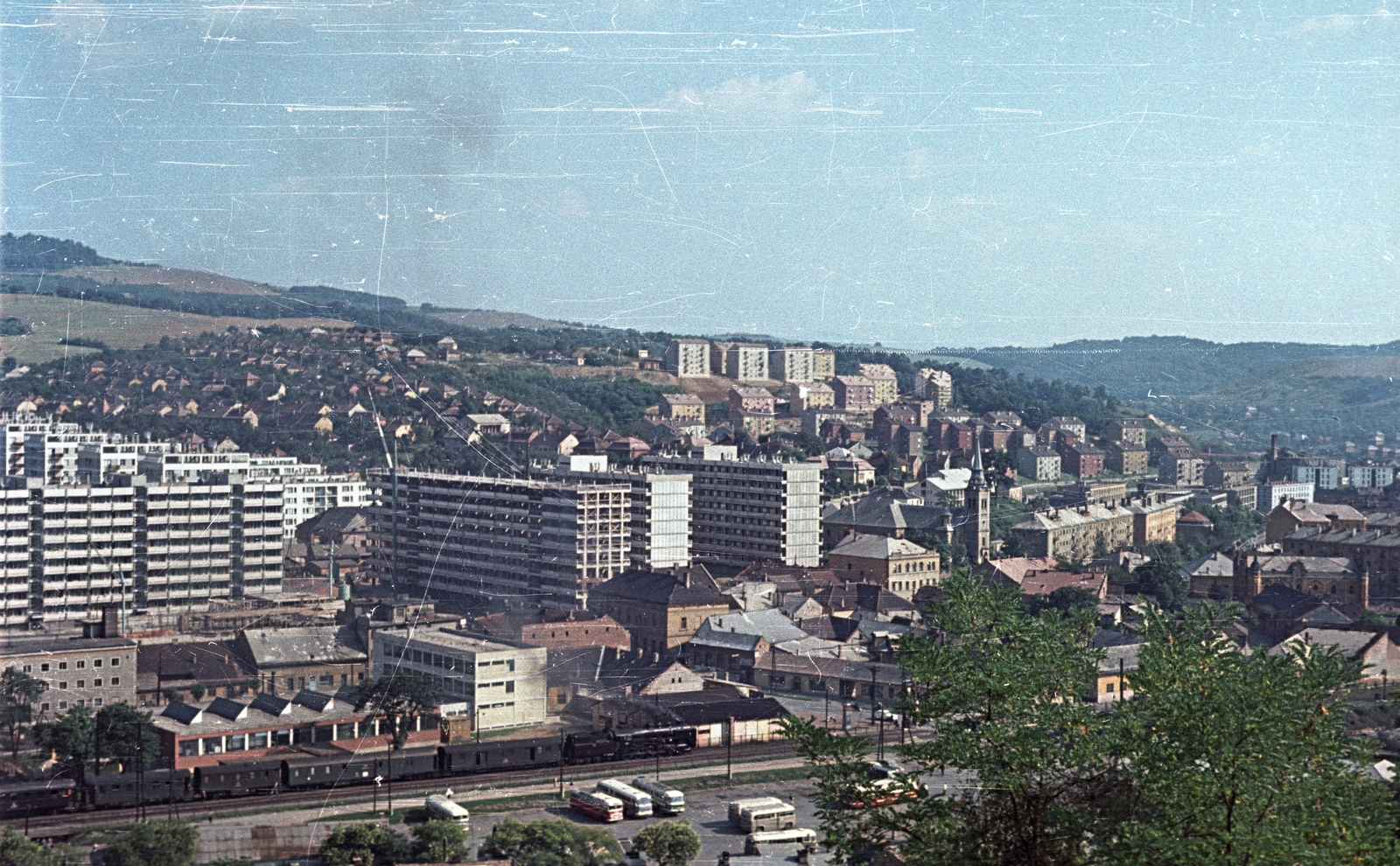 Hungary, Salgótarján, a városközpont látképe a Szent Imre-hegyről., 1966, Építésügyi Dokumentációs és Információs Központ, VÁTI, colorful, cityscape, picture, Fortepan #33484