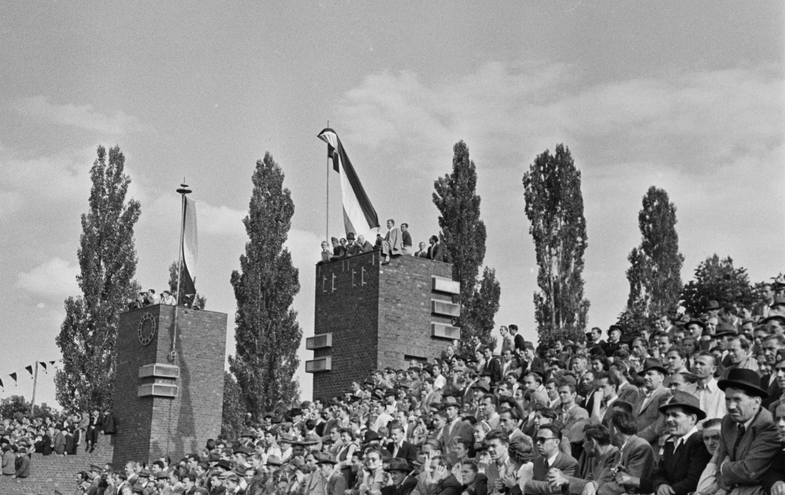 Hungary, Debrecen, Nagyerdei Stadion, Magyarország - Lengyelország (8:2) válogatott labdarúgó-mérkőzés., 1949, Kovács Márton Ernő, auditorium, football, Fortepan #33525