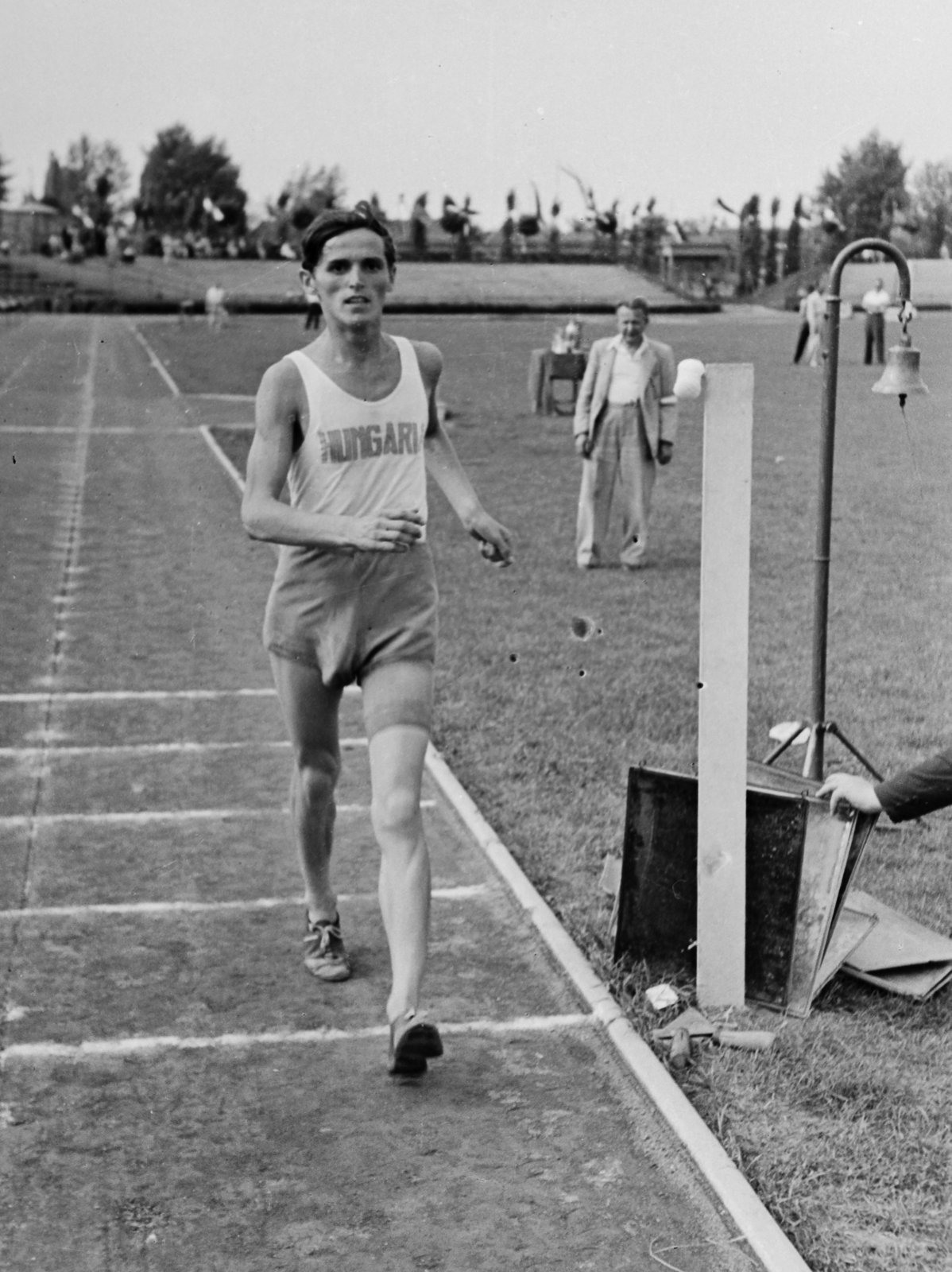 Hungary, Budapest XXI., Csepel, Béke tér, sporttelep, atlétikai OB. László Sándor kétszeres olimpikon, hatszoros magyar bajnok gyalogló., 1949, Kovács Márton Ernő, Budapest, celebrity, man, athletics, Fortepan #33557