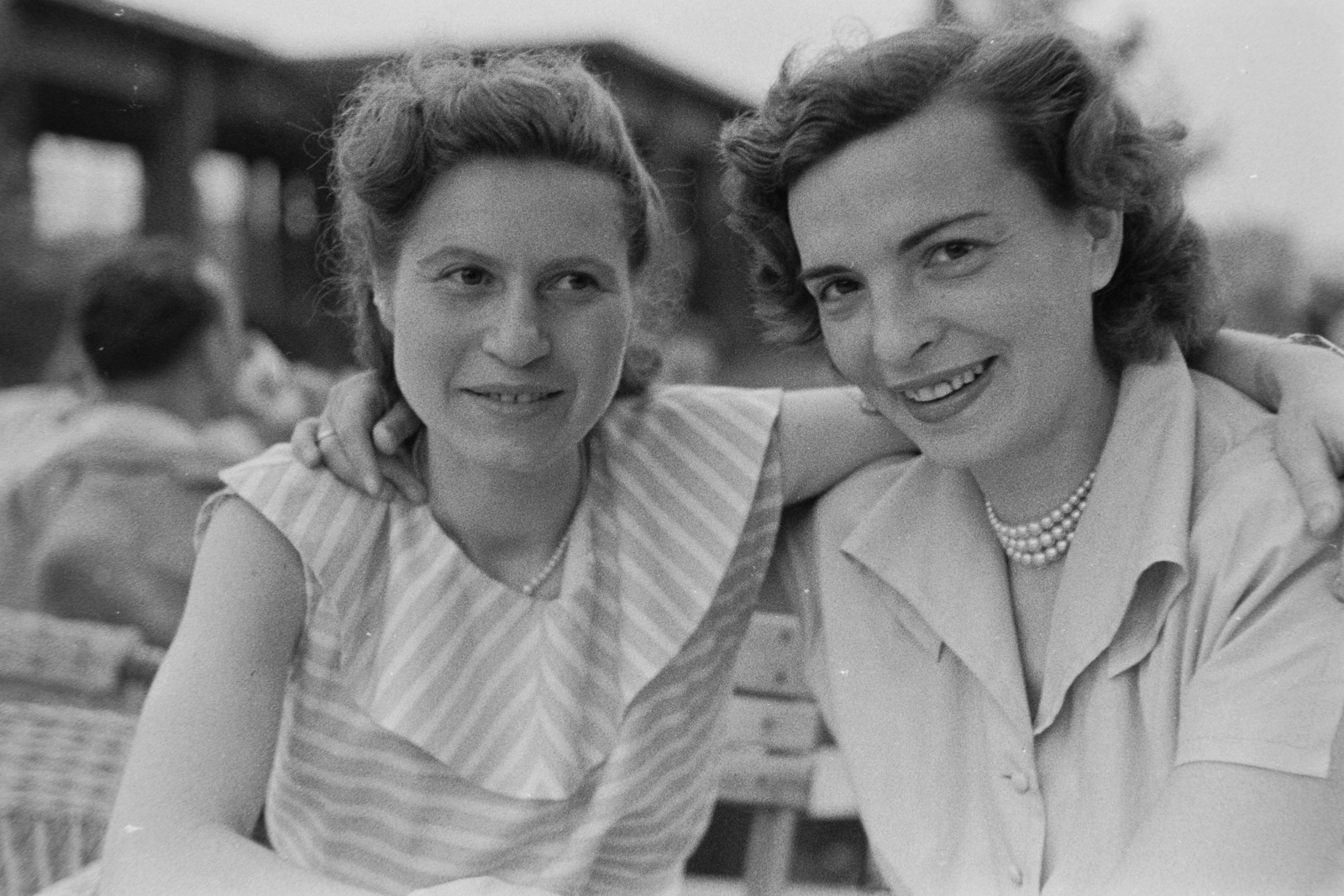 1949, Kovács Márton Ernő, smile, lady, summer dresses, double portrait, pearl necklace, Fortepan #33583