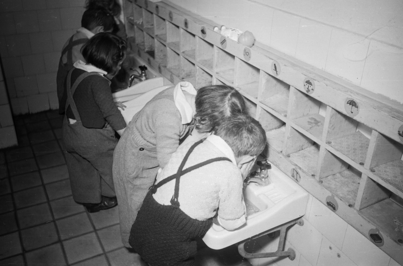 1947, Kovács Márton Ernő, óvoda, gyerekek, mosdó, Fortepan #33587